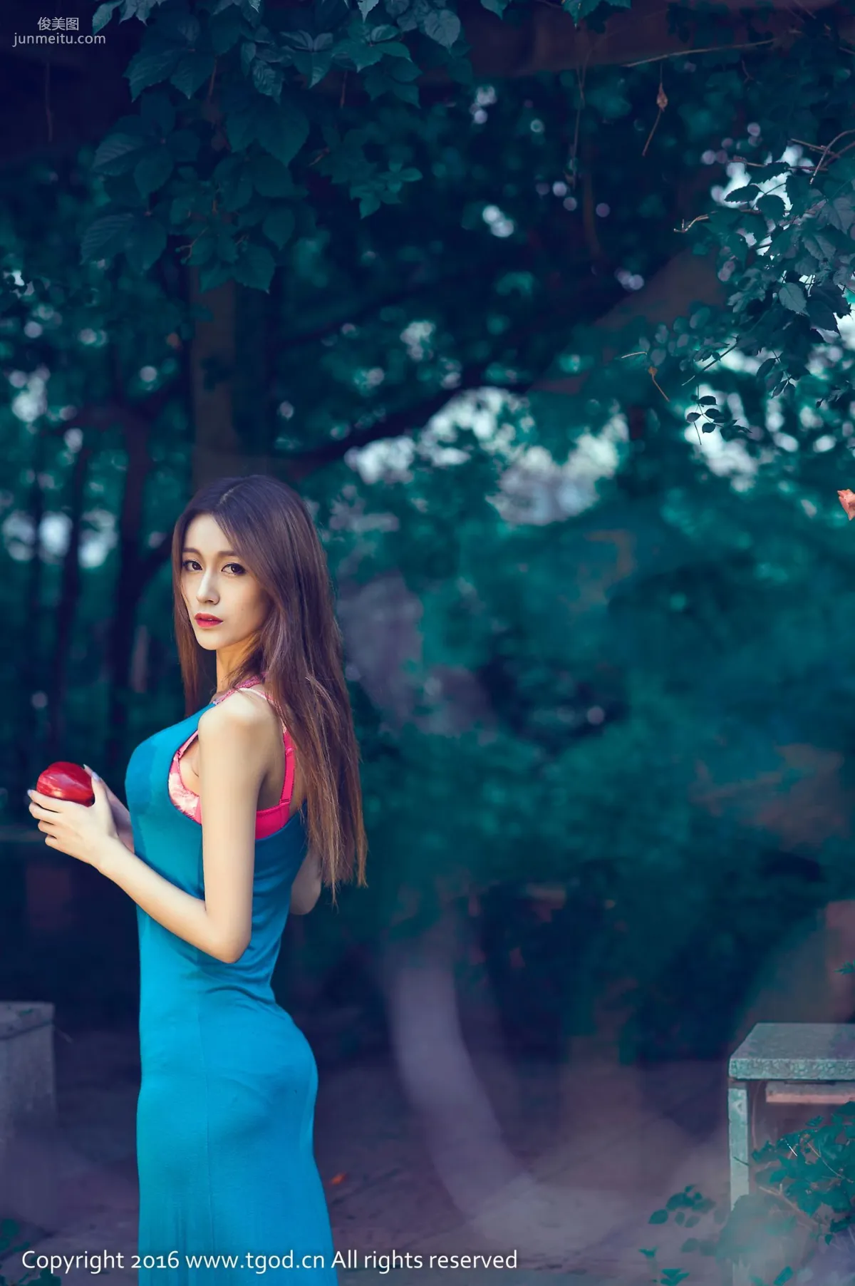 Geng Jing "Water-Snake Waist, Round and Full Curves, a True Goddess" [TGOD] Photo Set photo 2