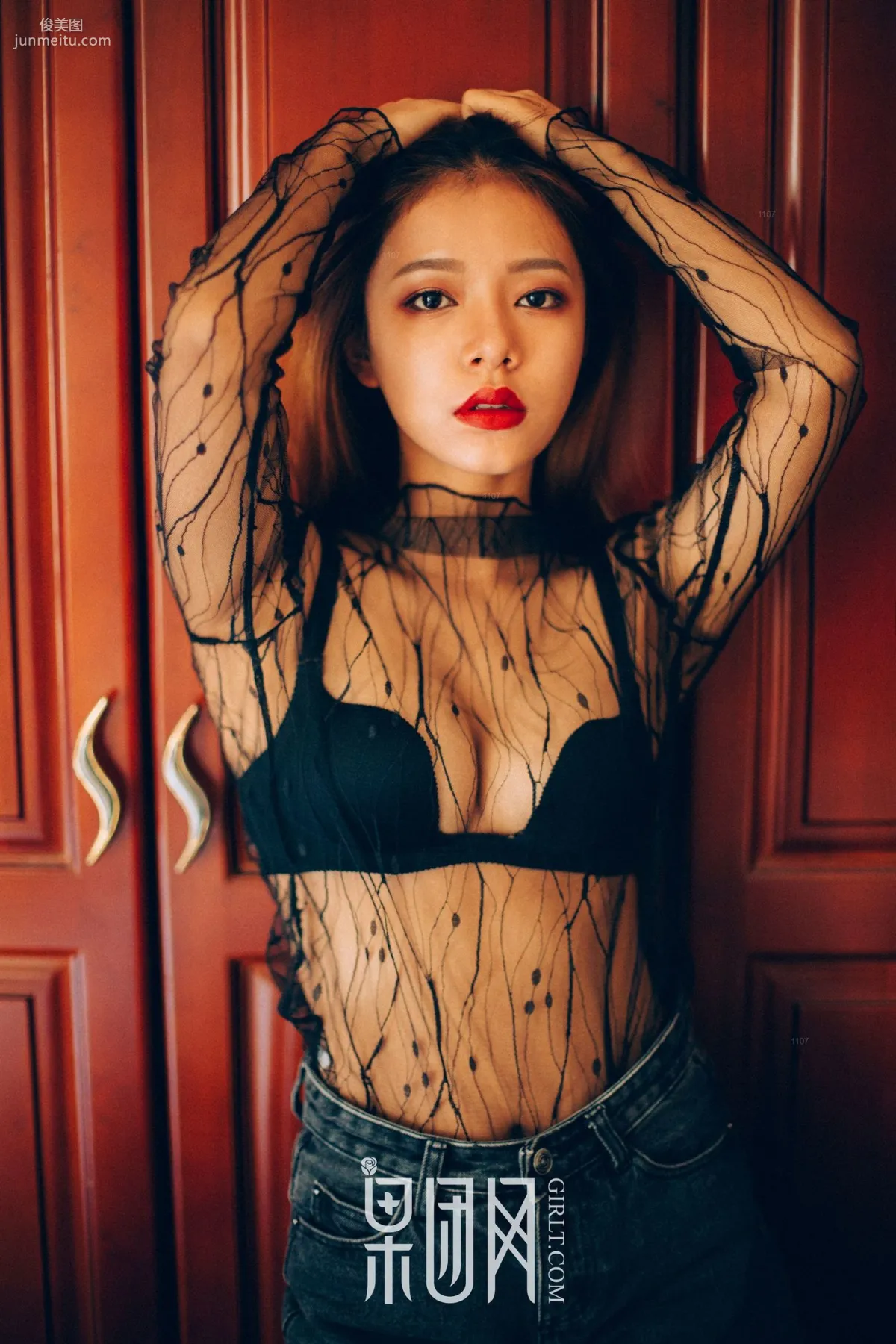 Sexy Girl Breasts and Curves Black Stockings Alluring [Girlt] No.068 Photo Set photo 5