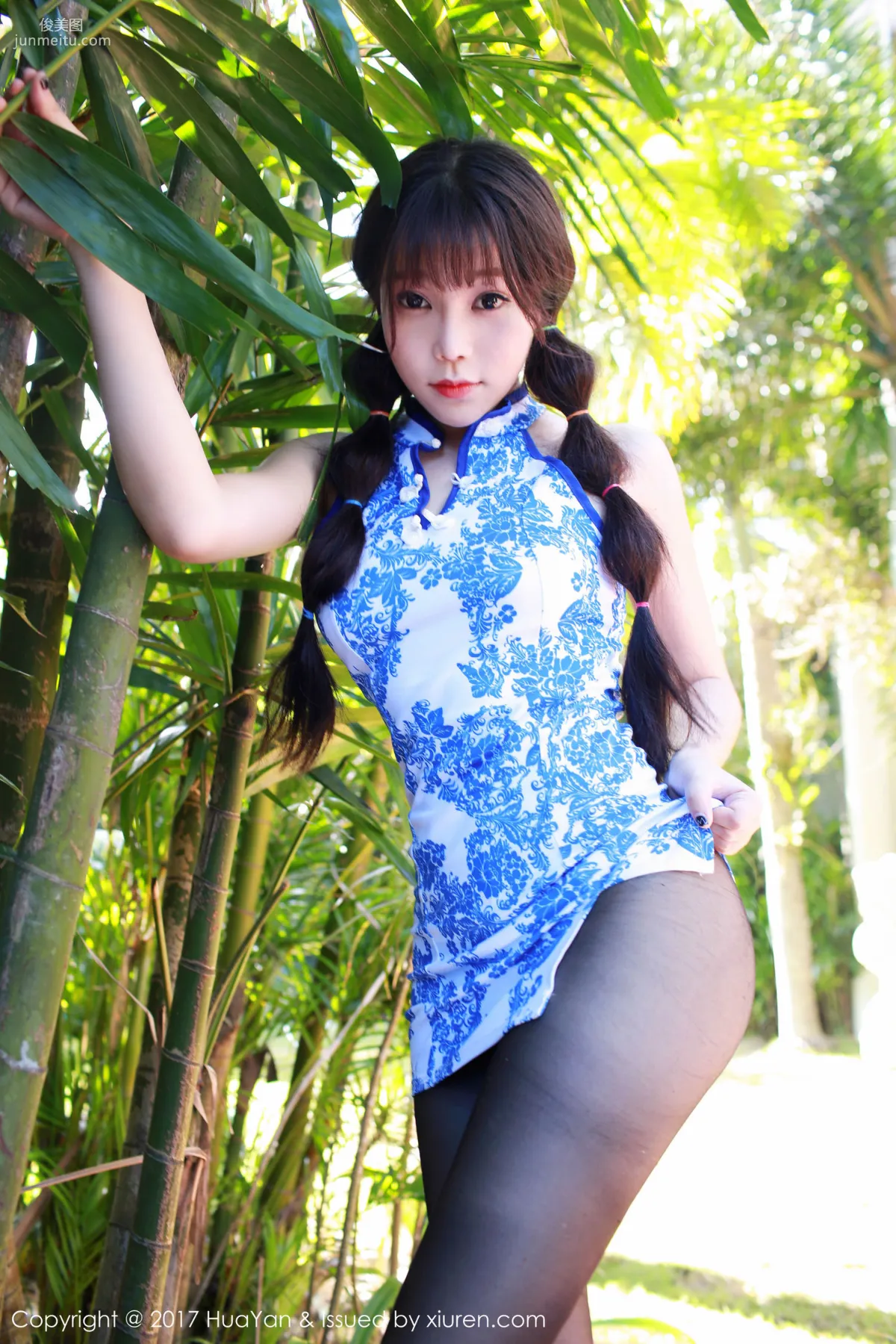 芝芝Booty《旗袍+黑絲》 [花の顔HuaYan] VOL.026 寫真集 24