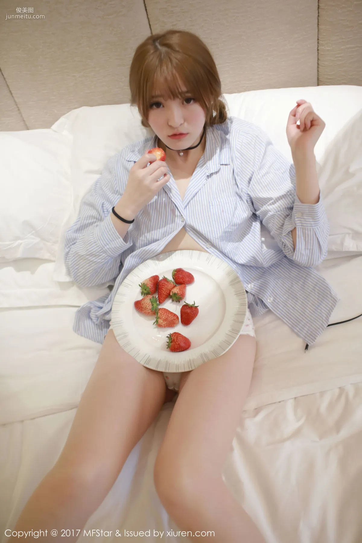 Yi Xiaoqi MoMo, Strawberry Underwear + Shirt Series [MFStar] Vol.096 Photo Set photo 33