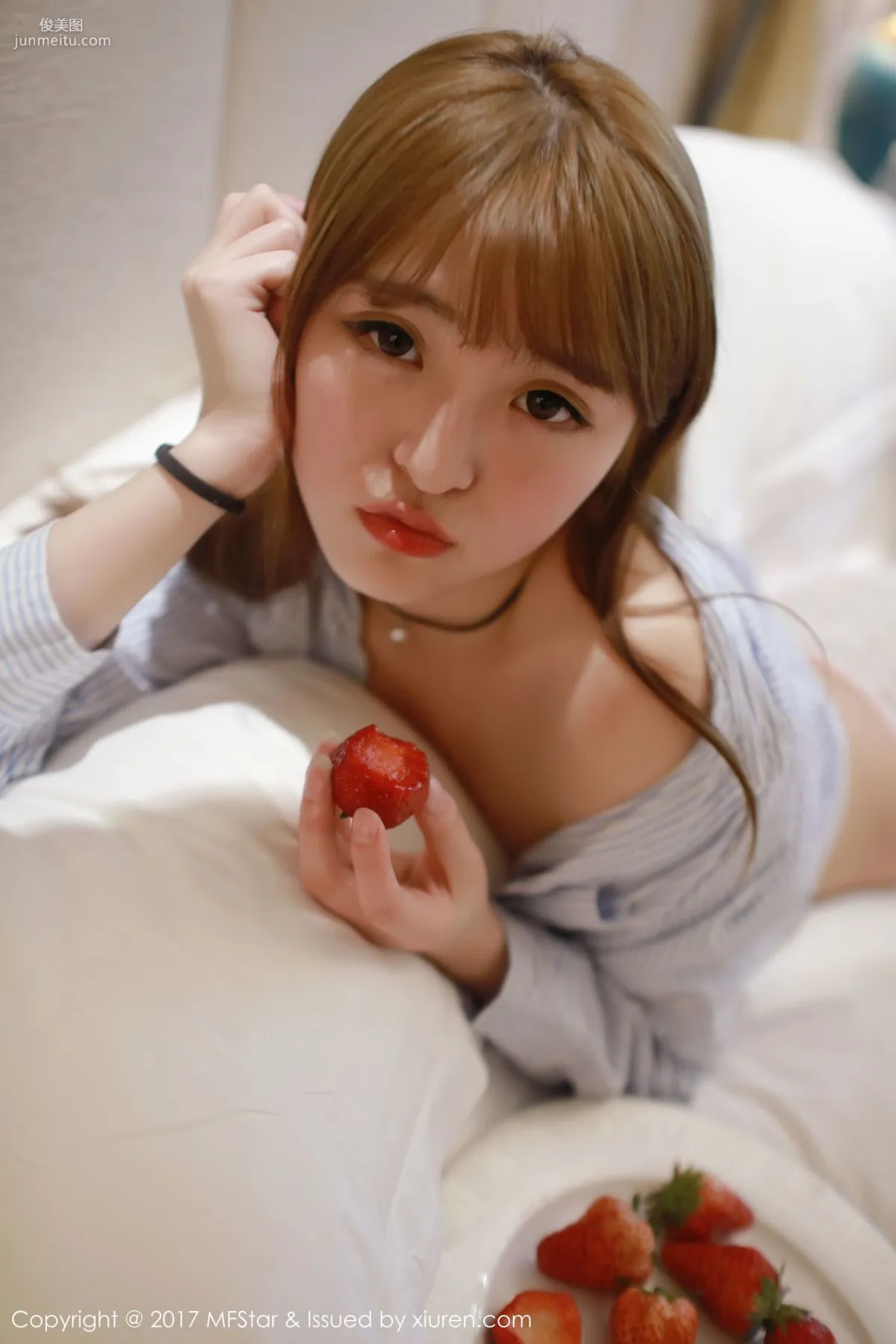Yi Xiaoqi MoMo, Strawberry Underwear + Shirt Series [MFStar] Vol.096 Photo Set photo 18