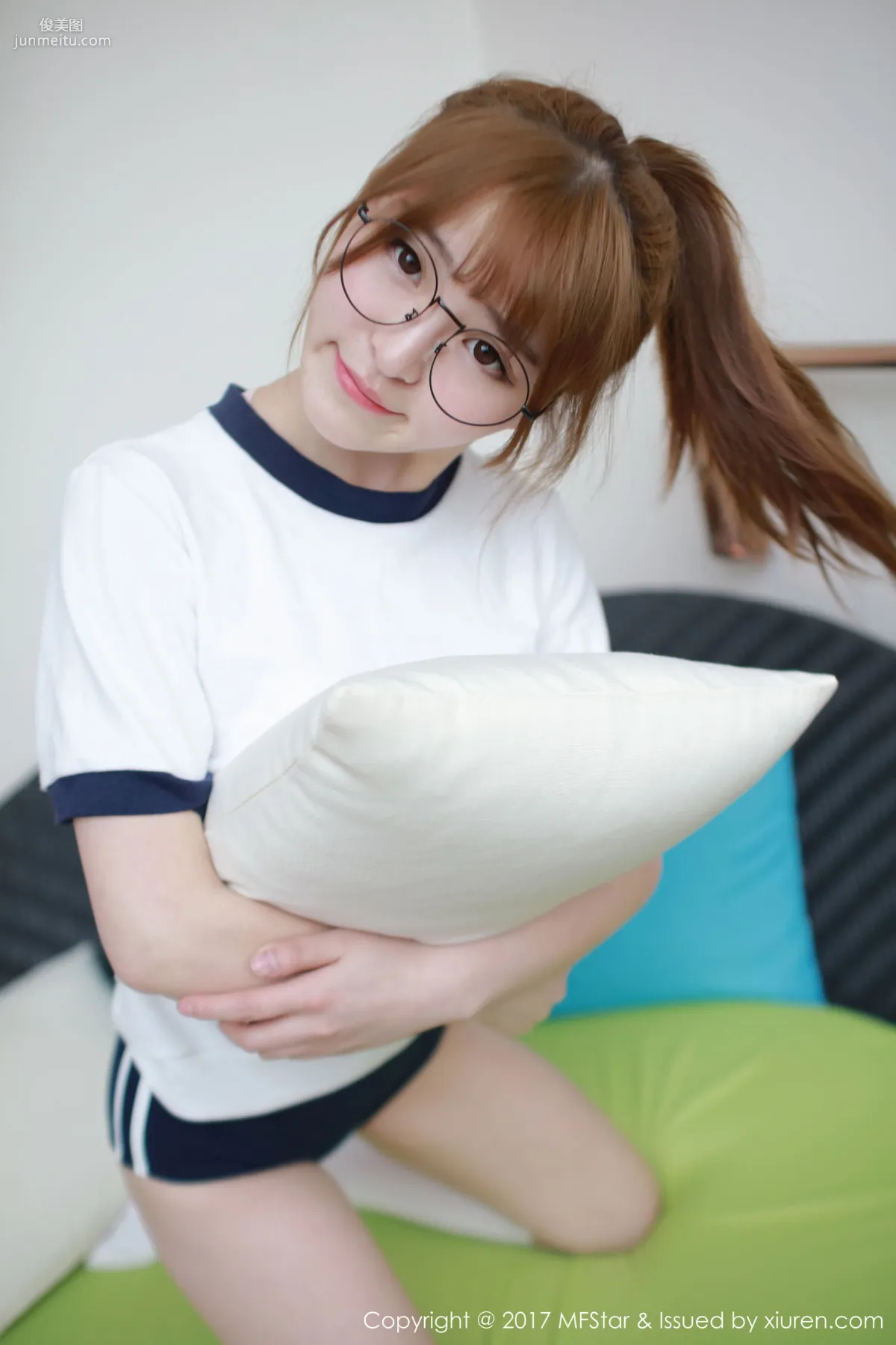 Yi Xiaoqi MoMo Sports Outfit + Glasses OL [MFStar] Vol.090 Photo Set photo 16