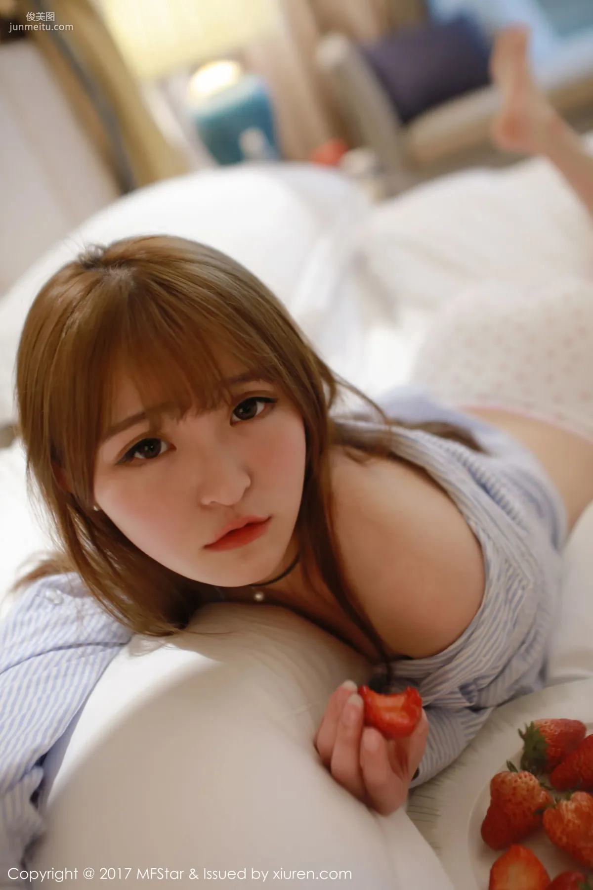 Yi Xiaoqi MoMo, Strawberry Underwear + Shirt Series [MFStar] Vol.096 Photo Set photo 24