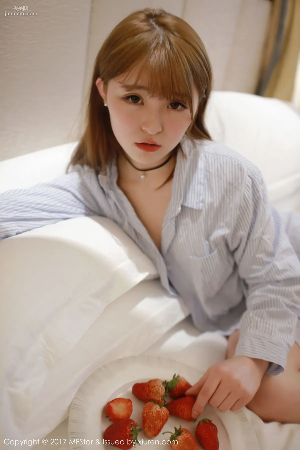Yi Xiaoqi MoMo, Strawberry Underwear + Shirt Series [MFStar] Vol.096 Photo Set photo 26