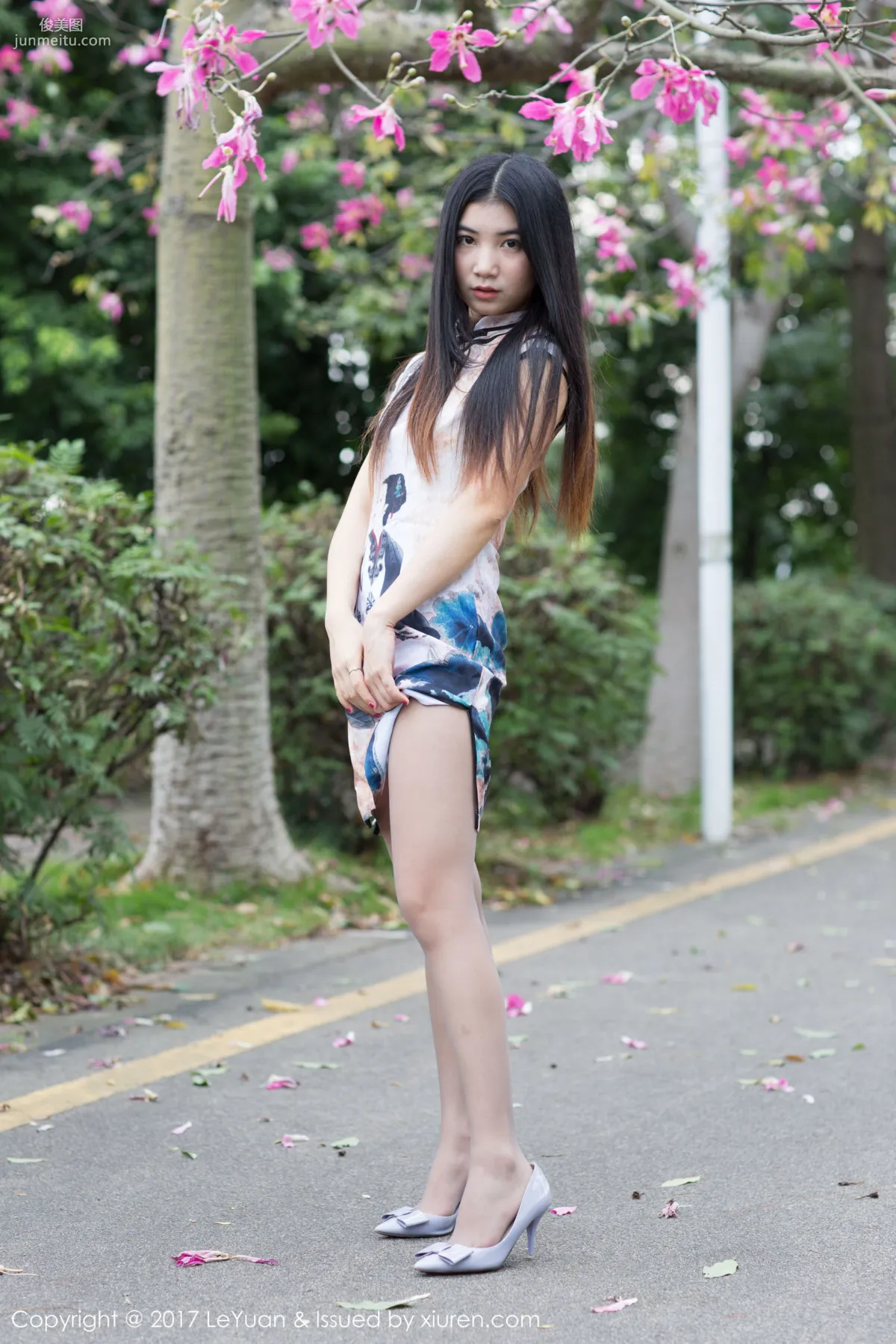 Winki Siji, Outdoor and Car Shoot Beautiful Legs Series [LeYuan] VOL.039 Photo Set photo 4