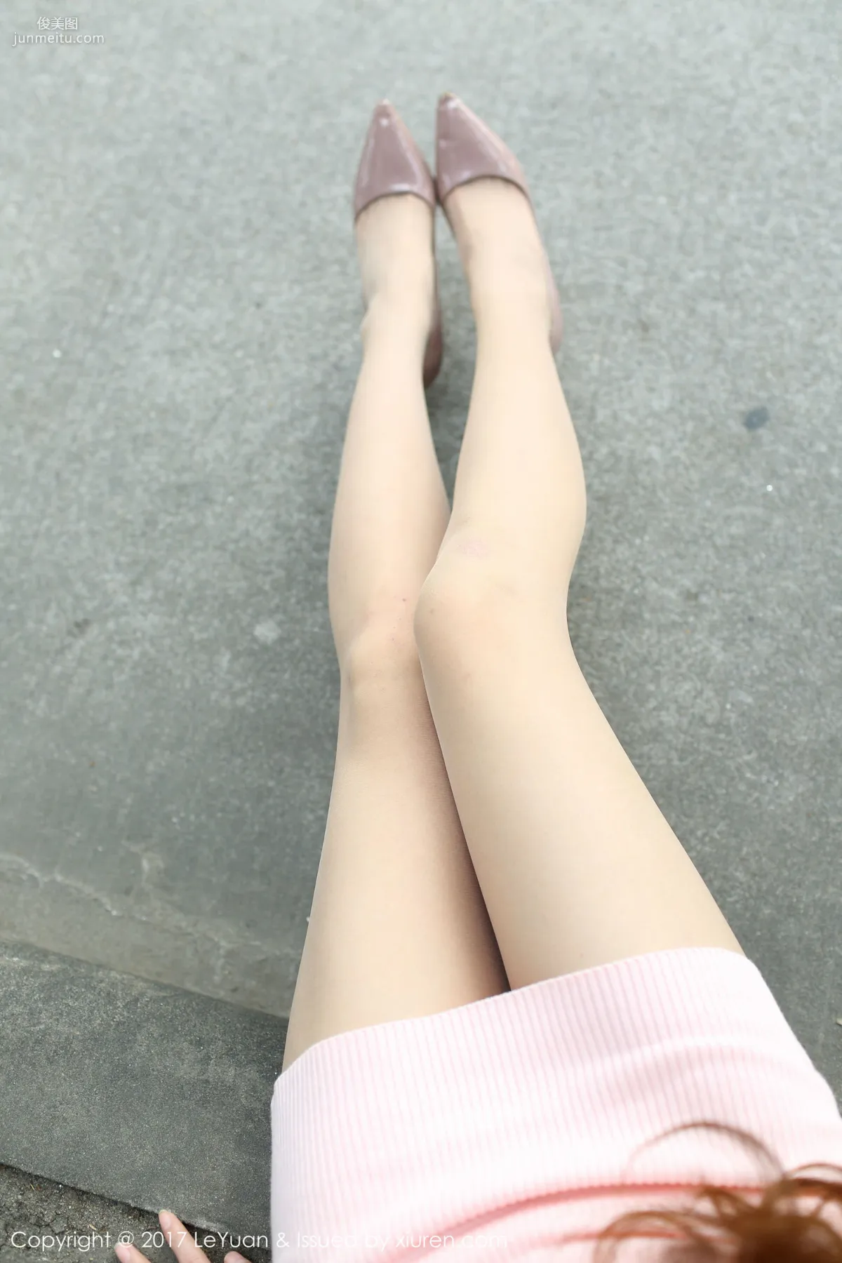 Qi Ling, Street Snap Beautiful Legs Stockings Series [LeYuan] VOL.030 Photo Set photo 24