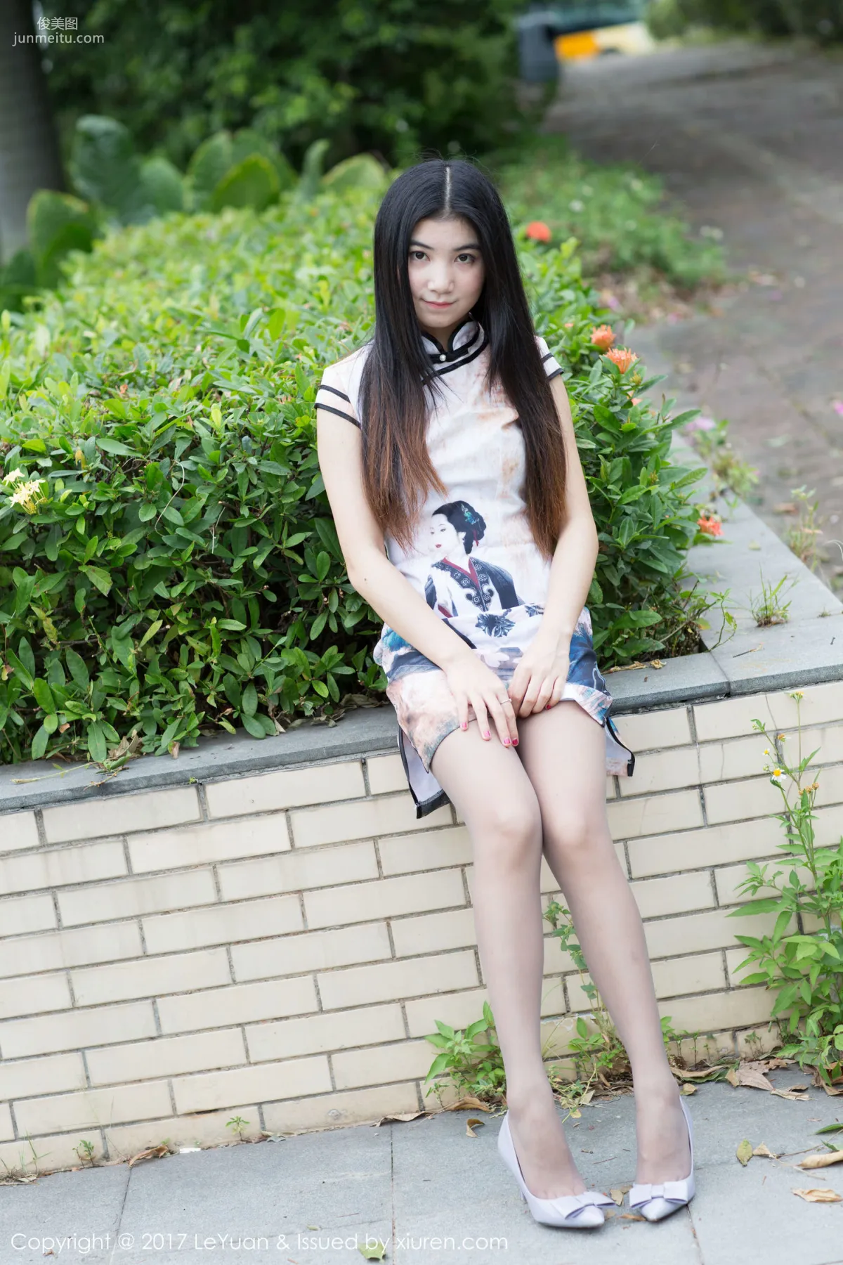 Winki Siji, Outdoor and Car Shoot Beautiful Legs Series [LeYuan] VOL.039 Photo Set photo 13