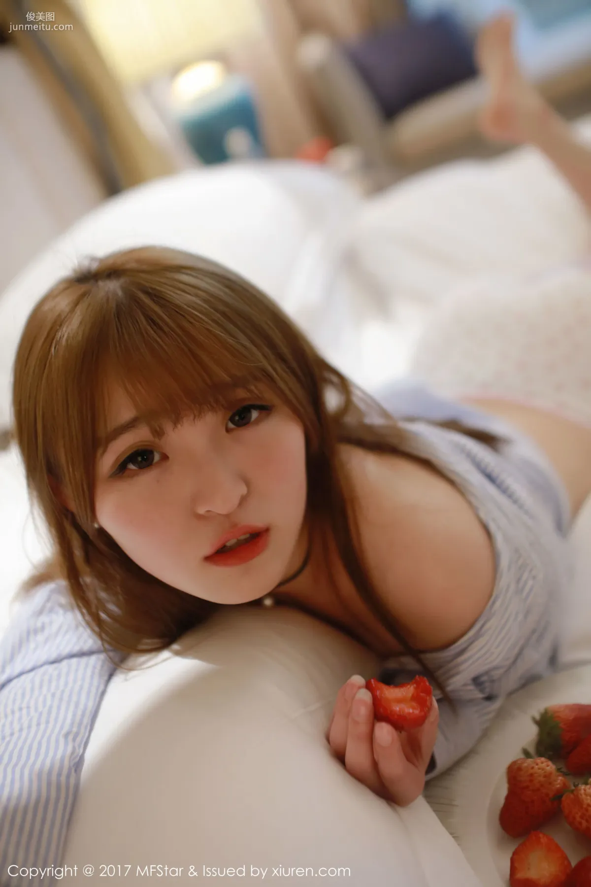 Yi Xiaoqi MoMo, Strawberry Underwear + Shirt Series [MFStar] Vol.096 Photo Set photo 23