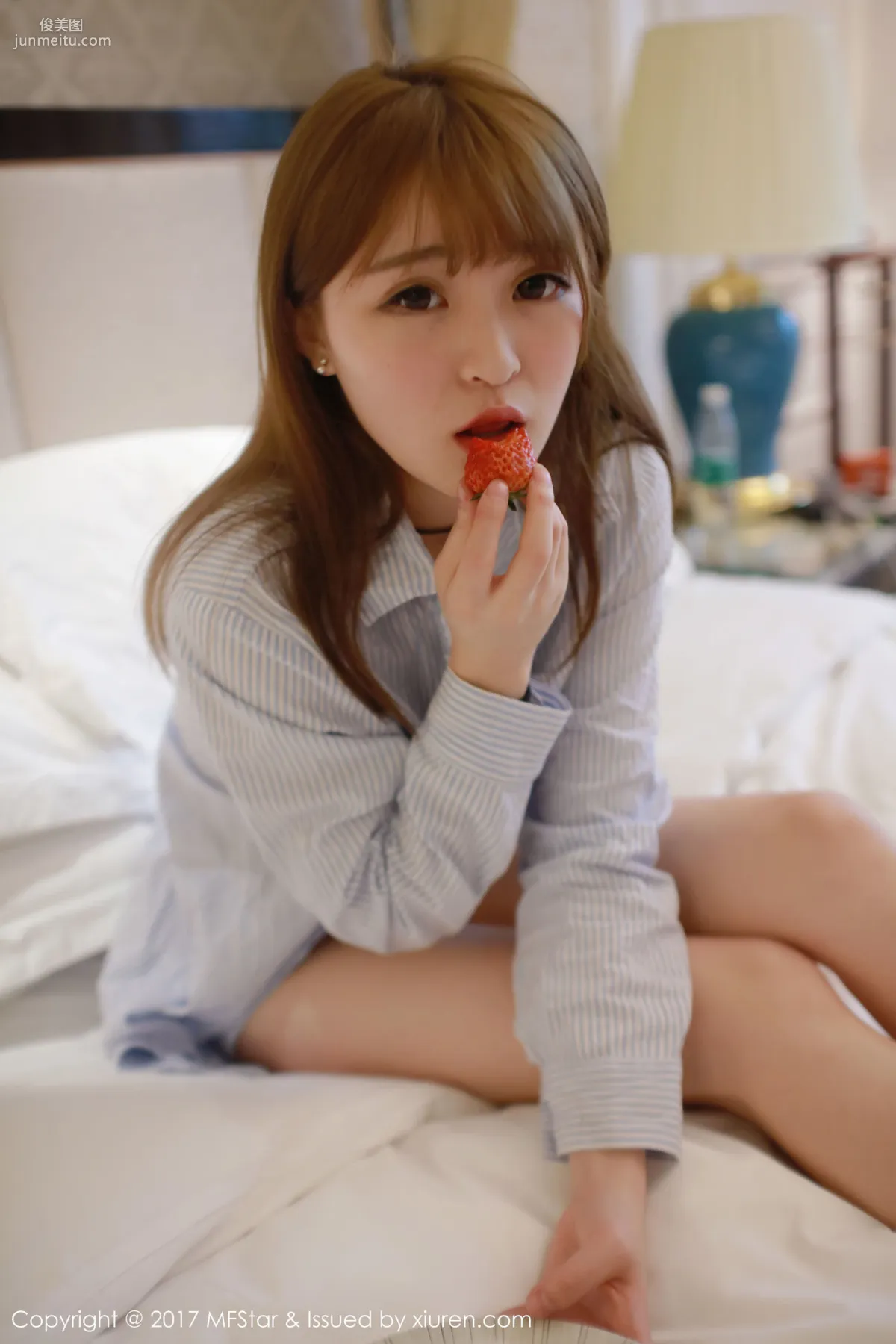 Yi Xiaoqi MoMo, Strawberry Underwear + Shirt Series [MFStar] Vol.096 Photo Set photo 4