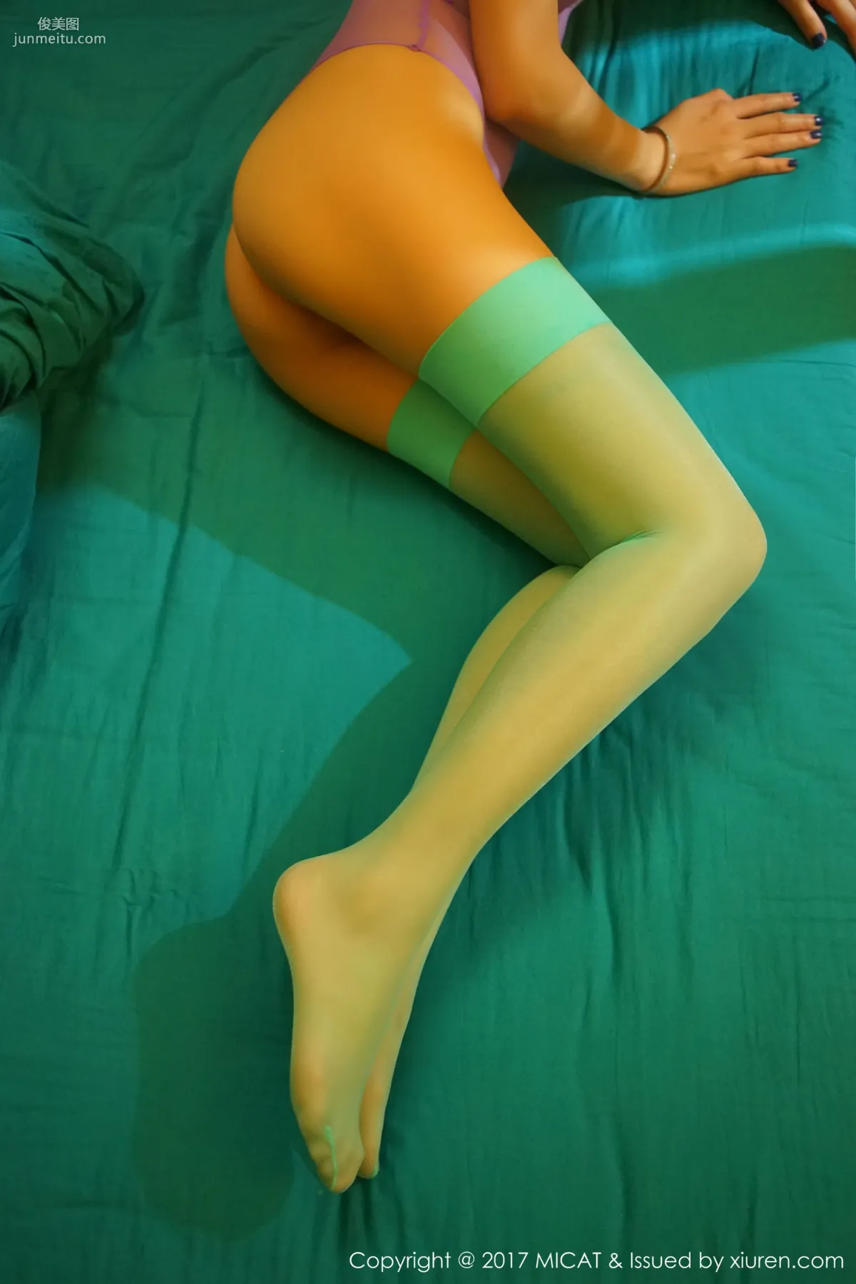Xuerui Lisa, Different Colored Stockings and Glasses OL, [MICAT] VOL.024 Photo Set photo 45