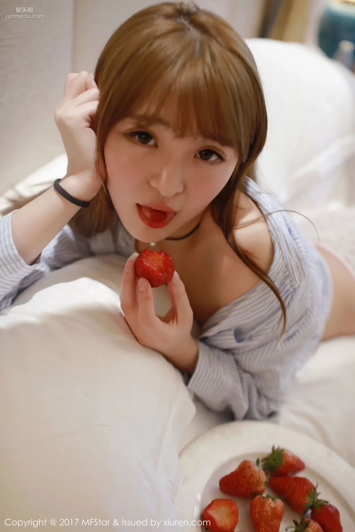 Yi Xiaoqi MoMo, Strawberry Underwear + Shirt Series [MFStar] Vol.096 Photo Set photo 19
