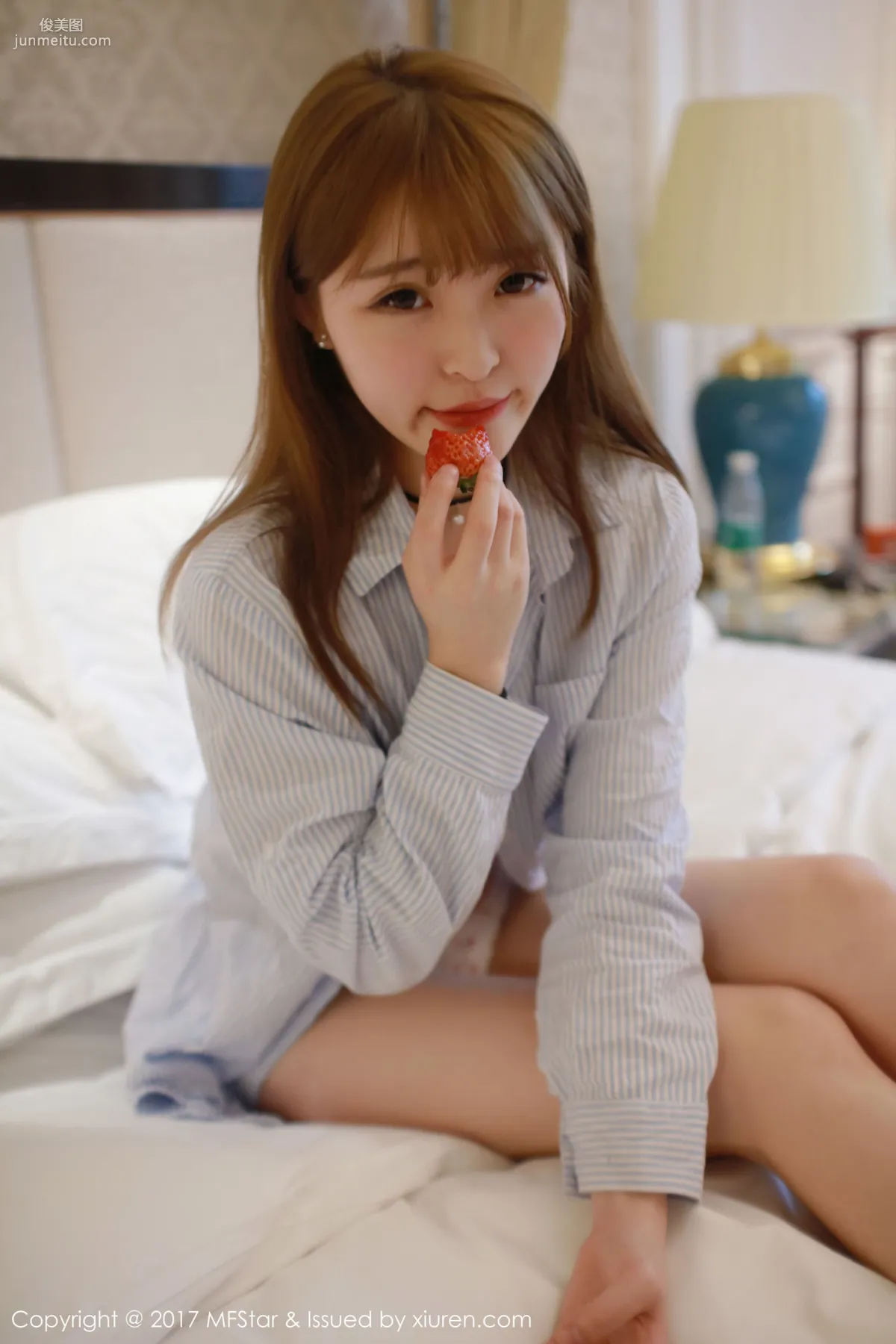Yi Xiaoqi MoMo, Strawberry Underwear + Shirt Series [MFStar] Vol.096 Photo Set photo 5