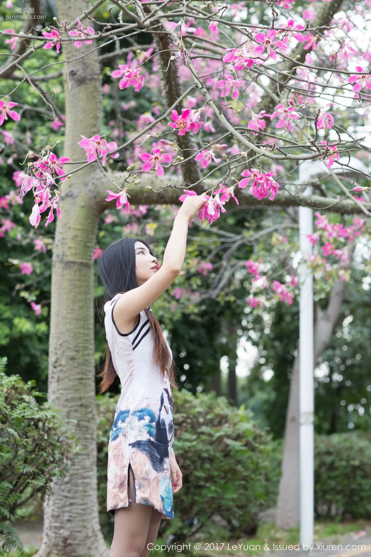 Winki Siji, Outdoor and Car Shoot Beautiful Legs Series [LeYuan] VOL.039 Photo Set photo 1