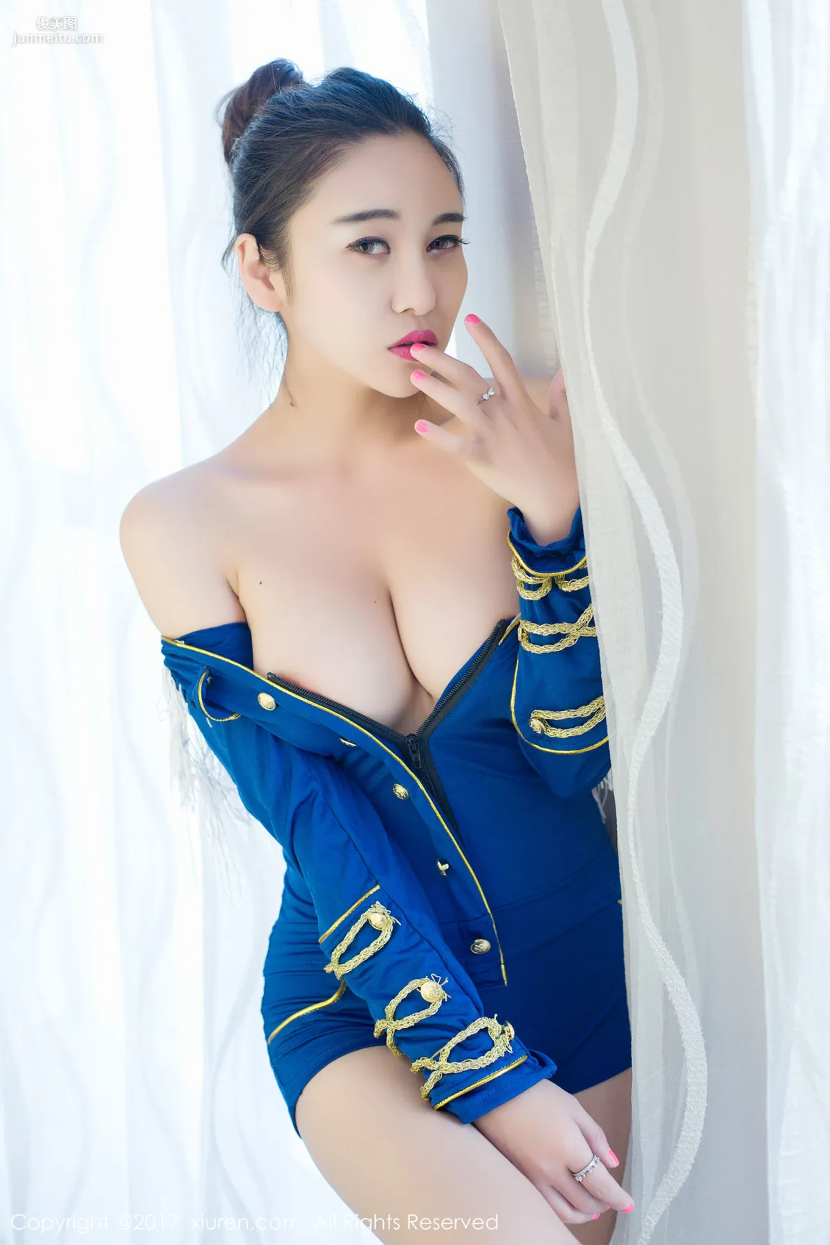 Li Zixi "Cream Full Body Smearing, Nightclub Low-Cut Uniform" [XiuRen] No.677 Photo Set photo 42