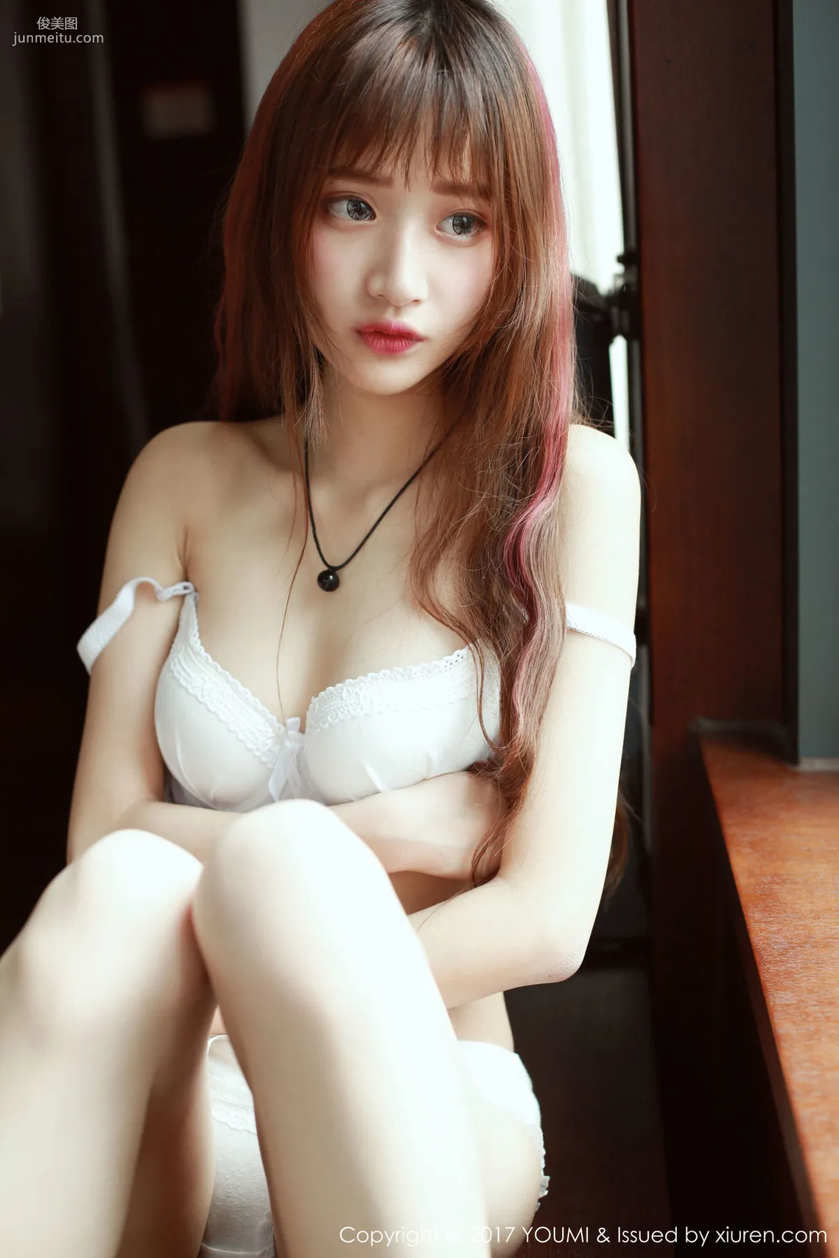 little貝殼《校服小蘿莉》 [尤蜜荟YouMi] Vol.046 寫真集 24