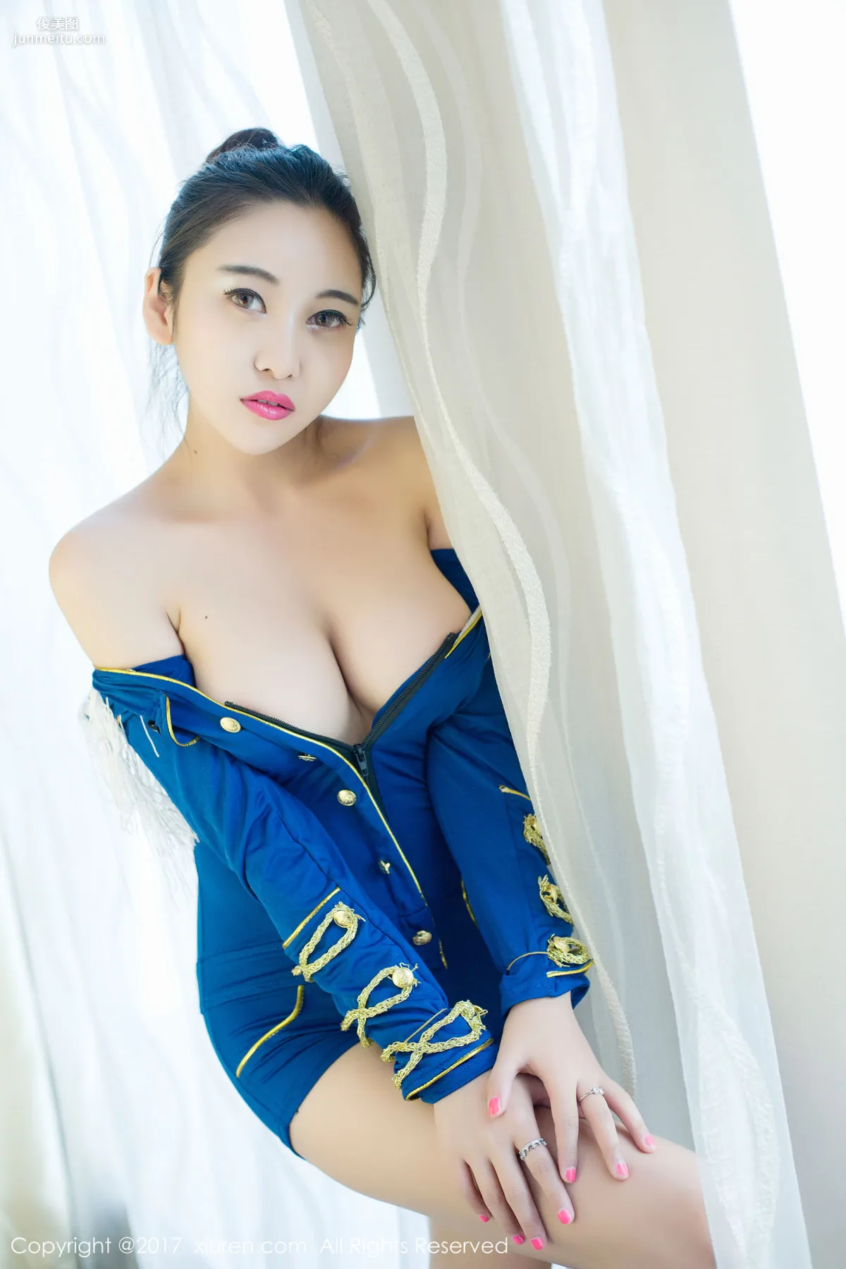 Li Zixi "Cream Full Body Smearing, Nightclub Low-Cut Uniform" [XiuRen] No.677 Photo Set photo 38