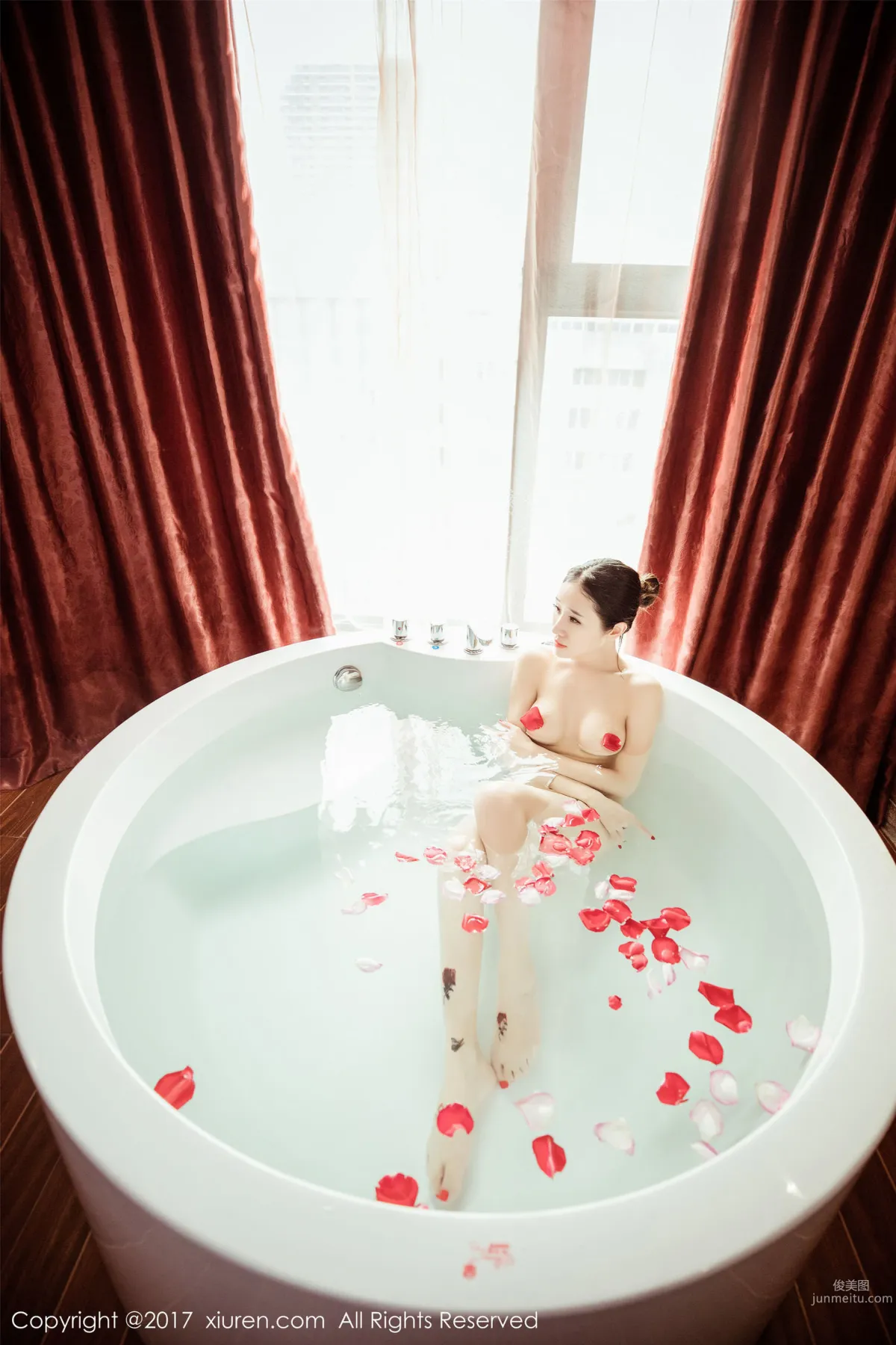 Xiao Yang Mi @ Xin Yi, Petal Bath, Sheer Lace Lingerie + Wild Leopard Print [XiuRen] No.752 Photo Set photo 9