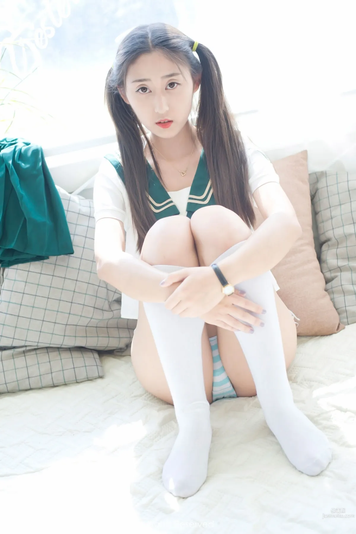 Yuhan Iris "Student Uniform + Petal Lingerie" [XiuRen] No.802 Photo Set photo 45