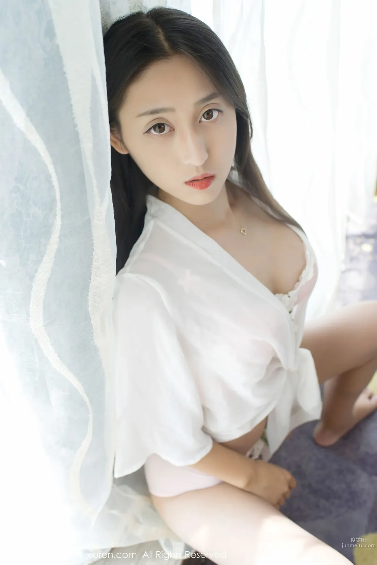 Yuhan Iris "Student Uniform + Petal Lingerie" [XiuRen] No.802 Photo Set photo 30