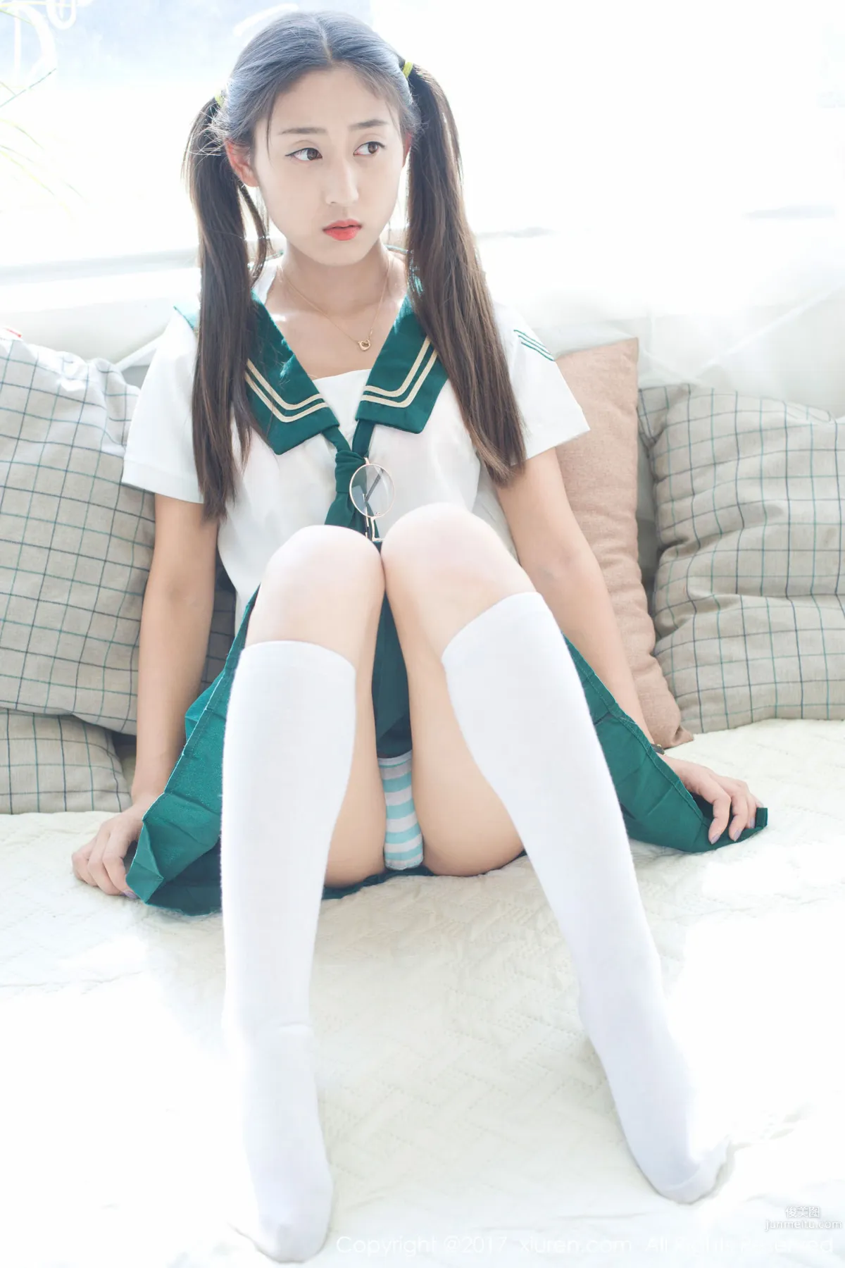 Yuhan Iris "Student Uniform + Petal Lingerie" [XiuRen] No.802 Photo Set photo 9