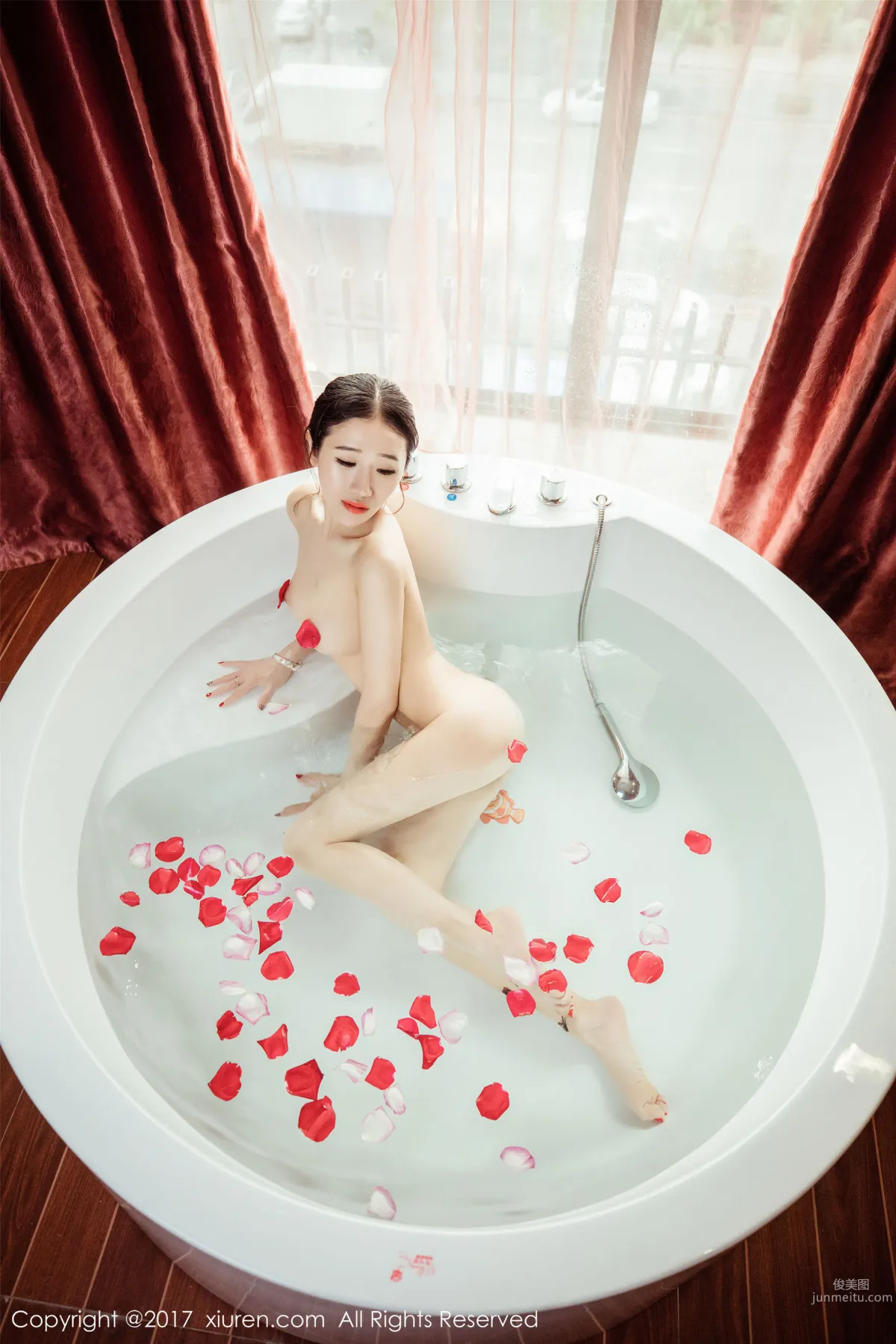 Xiao Yang Mi @ Xin Yi, Petal Bath, Sheer Lace Lingerie + Wild Leopard Print [XiuRen] No.752 Photo Set photo 3