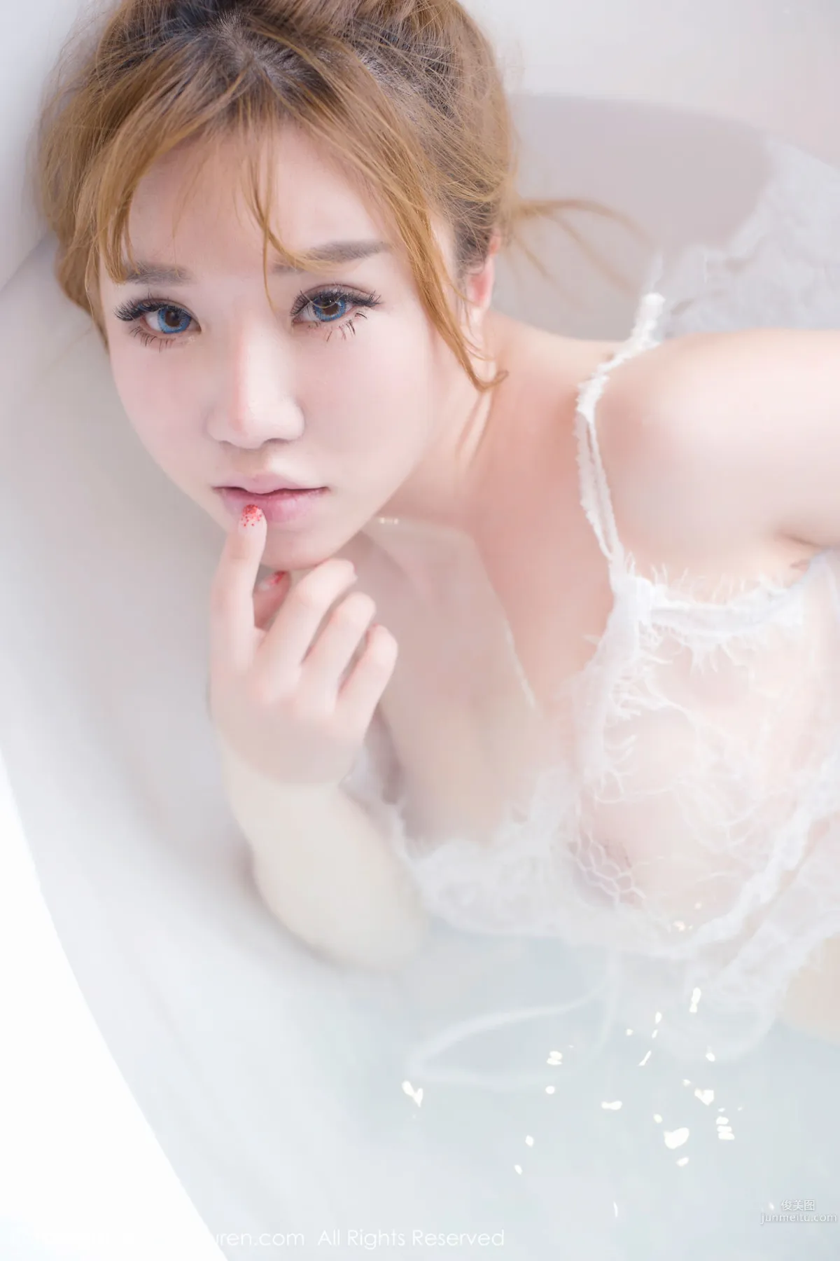 Xiaogongju Amy Round and Fair Beauty Round Breasts Slim Waist Model [XiuRen] No.778 Photo Set photo 9