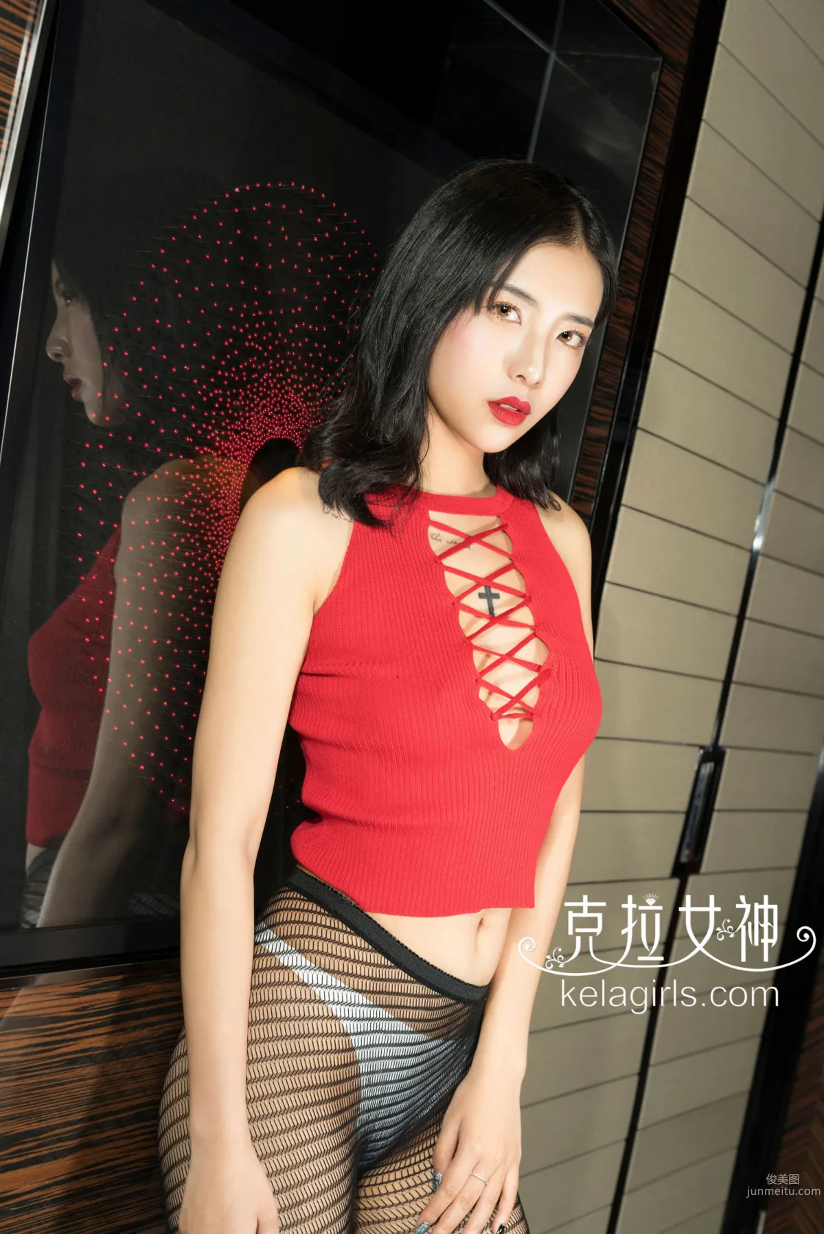 淩雪《纏絲繞網》 [克拉女神] 寫真集 1