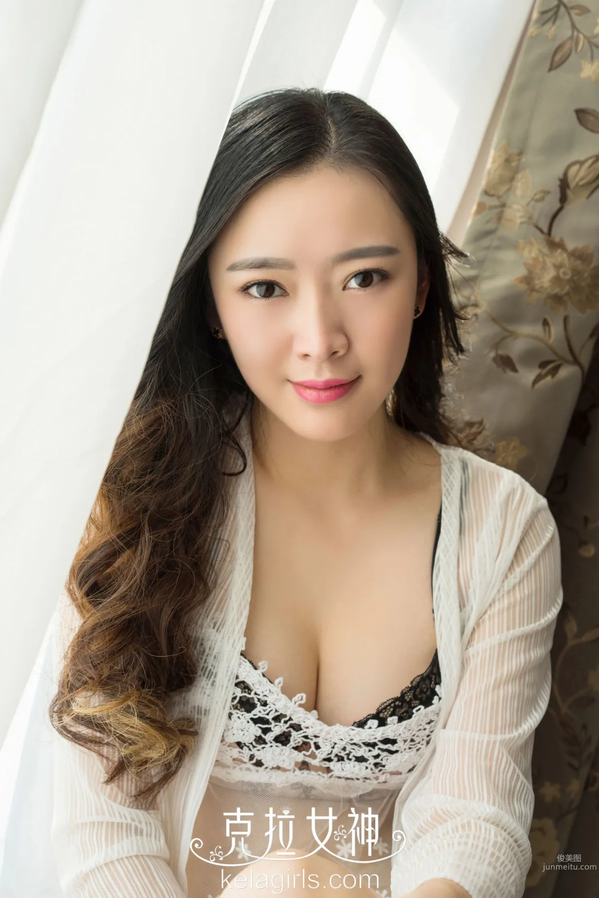 珊珊《驚豔絕塵》 [克拉女神] 寫真集 1