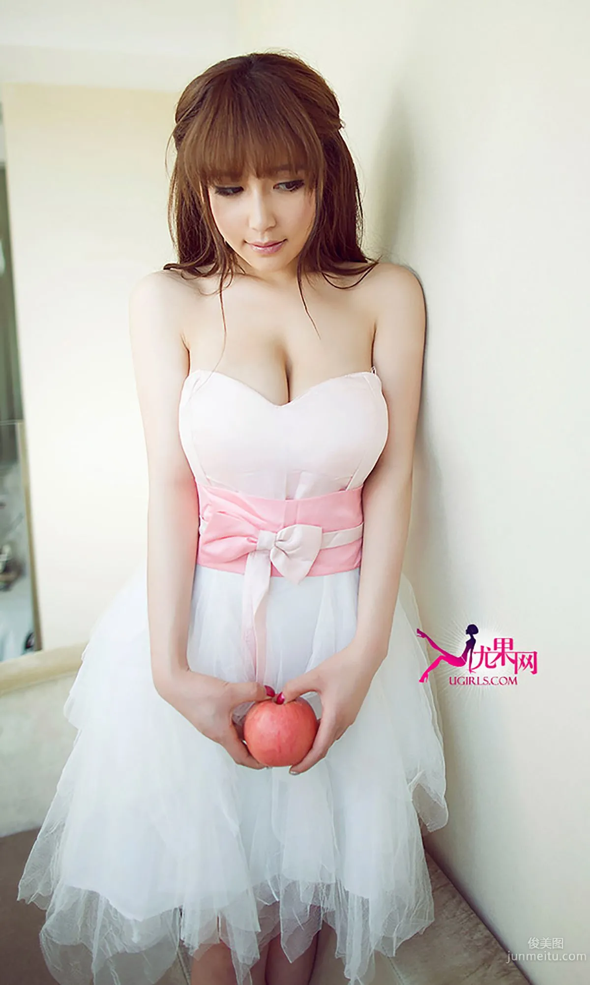 Su Keke, Baby Face and Big Bust, Cute and Charming [Ugirls] No.013 Photo Set photo 8