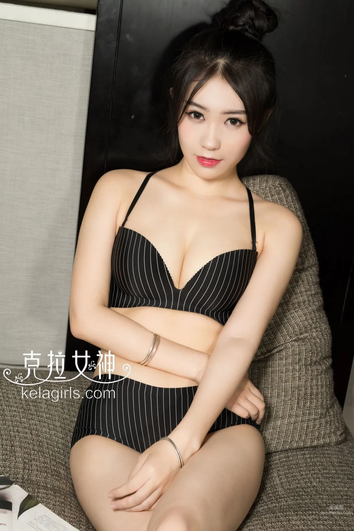 小鹿《珠圓玉潤》 [克拉女神] 寫真集 2