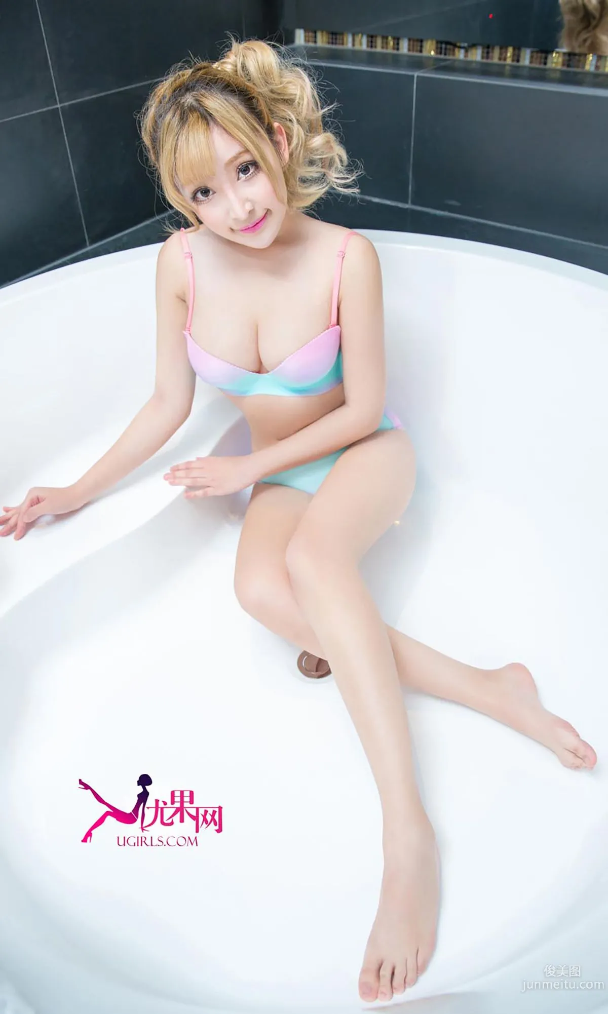 小君醬《超人氣小蘿莉》 [愛尤物Ugirls] No.166 寫真集 17