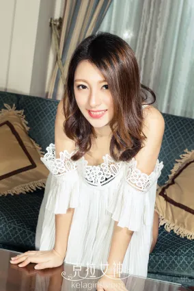 妮子《笑靥如花俏佳人》 [克拉女神] 寫真集
