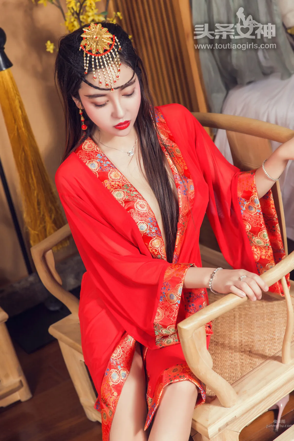 李梓熙《SSS級熟女》 [頭條女神] 寫真集 1