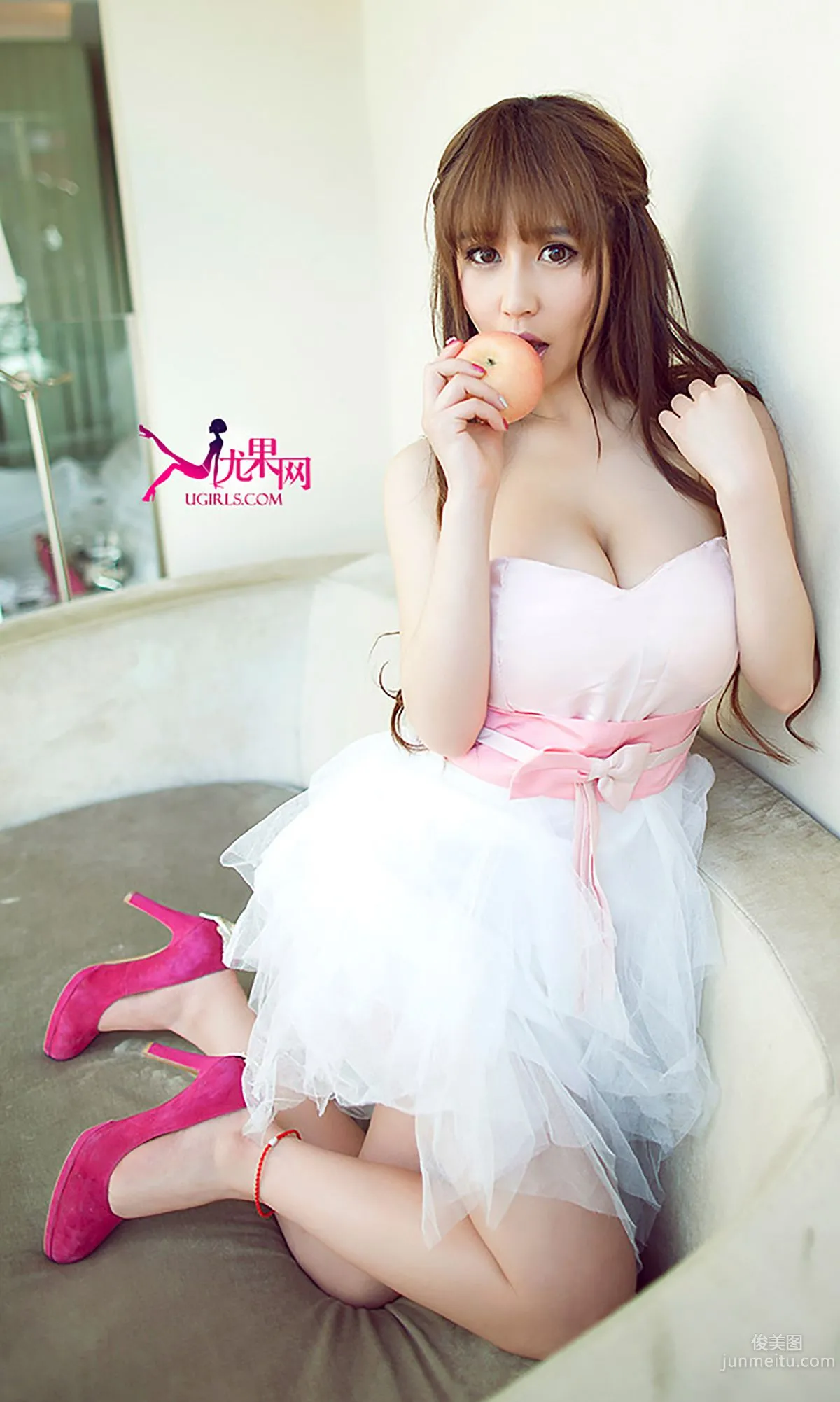 Su Keke, Baby Face and Big Bust, Cute and Charming [Ugirls] No.013 Photo Set photo 6