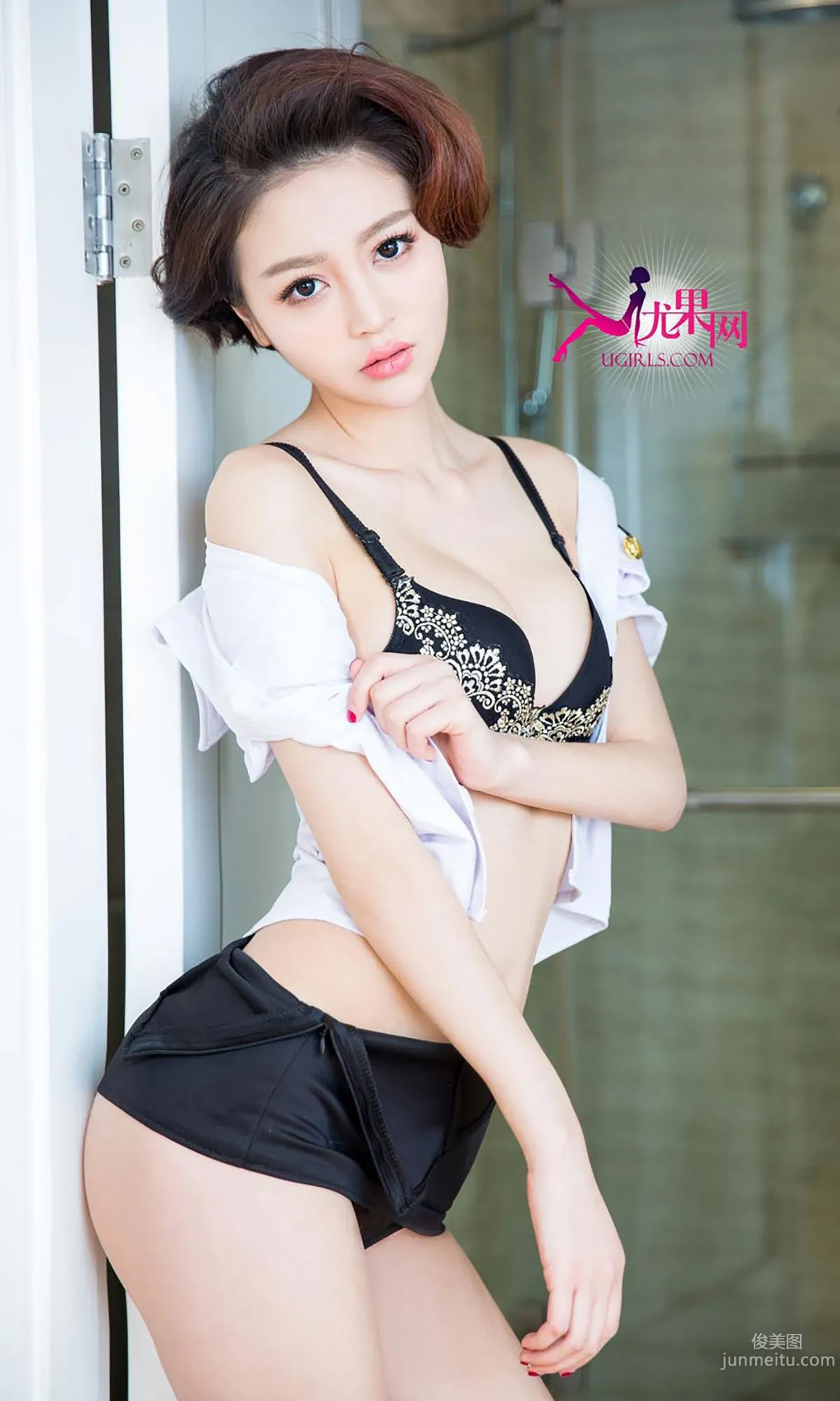 Wenjing Autism, Falling in Love with the Policewoman [Ugirls] No.327 Photo Set photo 25