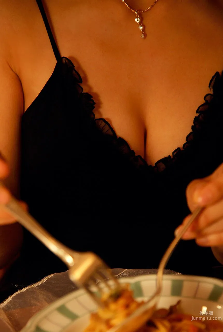 Emi Igawa, Night out [Image.tv] Photo Set photo 24