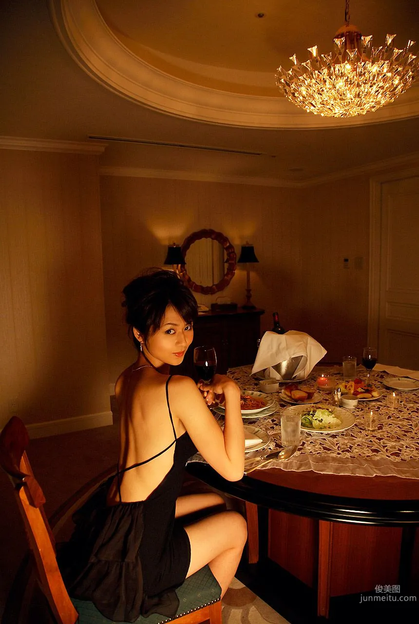 Emi Igawa, Night out [Image.tv] Photo Set photo 21