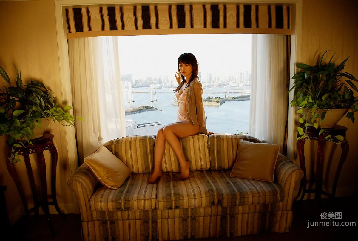 Emi Igawa, Night out [Image.tv] Photo Set photo 11
