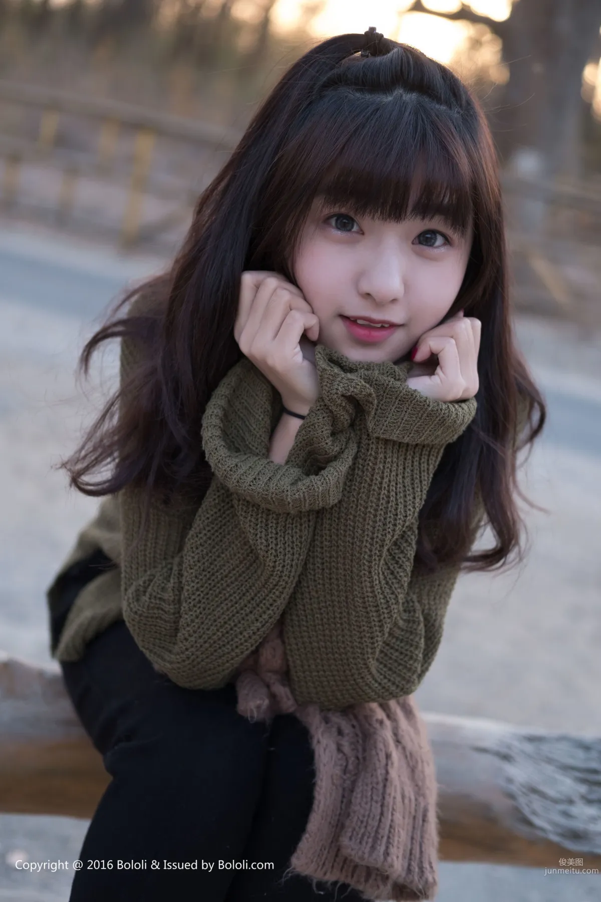 Zhou Wen/Qiu Qiu, Wearing a Sweater, Transforming into a Cutie, Desert Journey [Jimeng Culture] KIM014 Photo Set photo 7