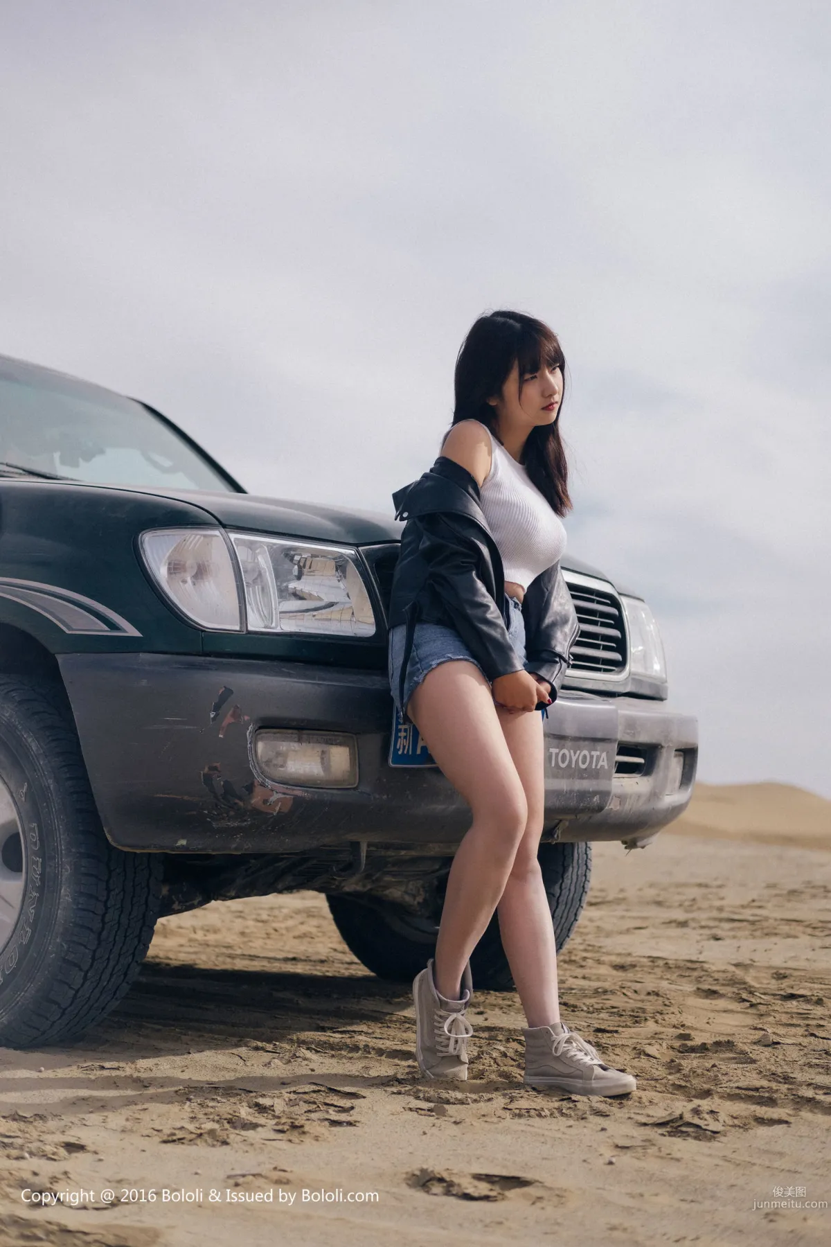 周聞/球球《沙漠機車女》 [Kimoe激萌文化] KIM010 寫真集 24