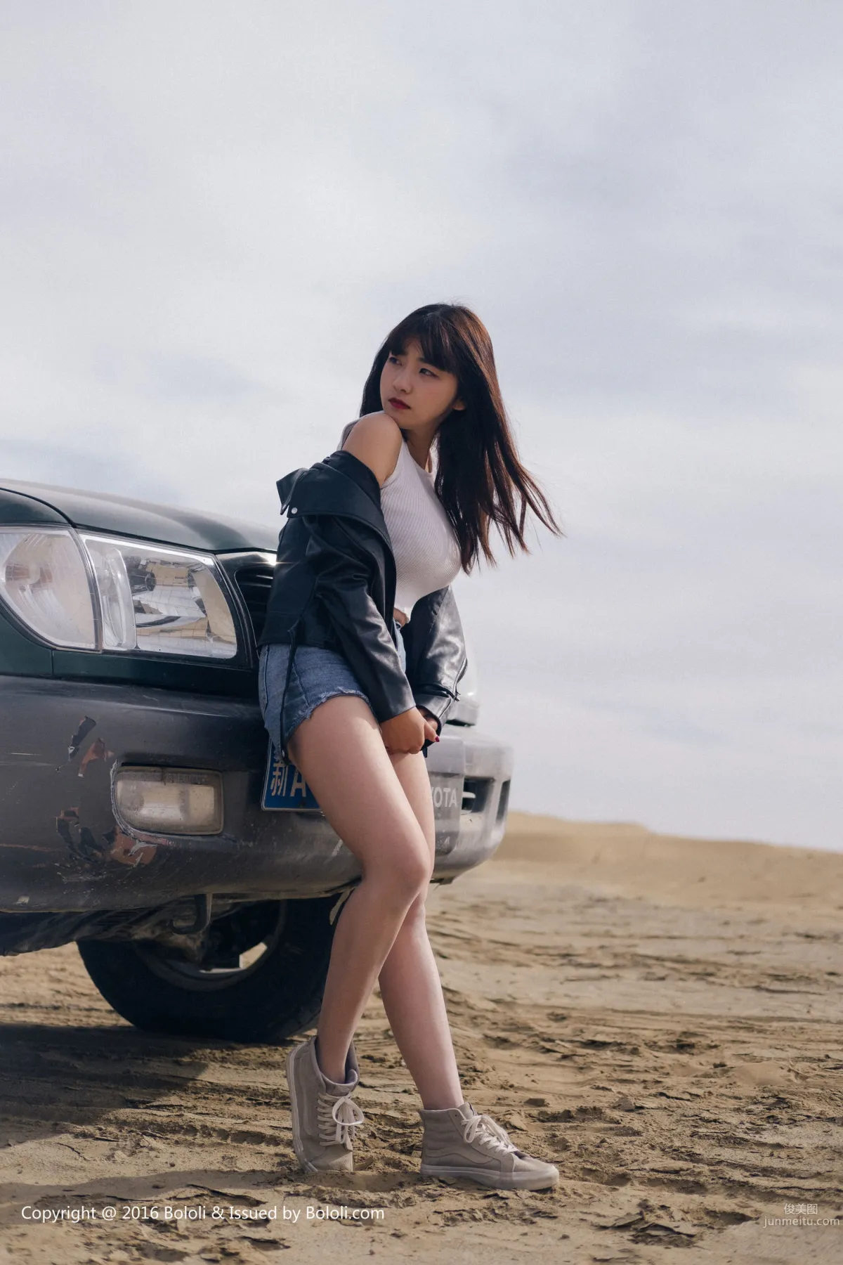 周聞/球球《沙漠機車女》 [Kimoe激萌文化] KIM010 寫真集 30