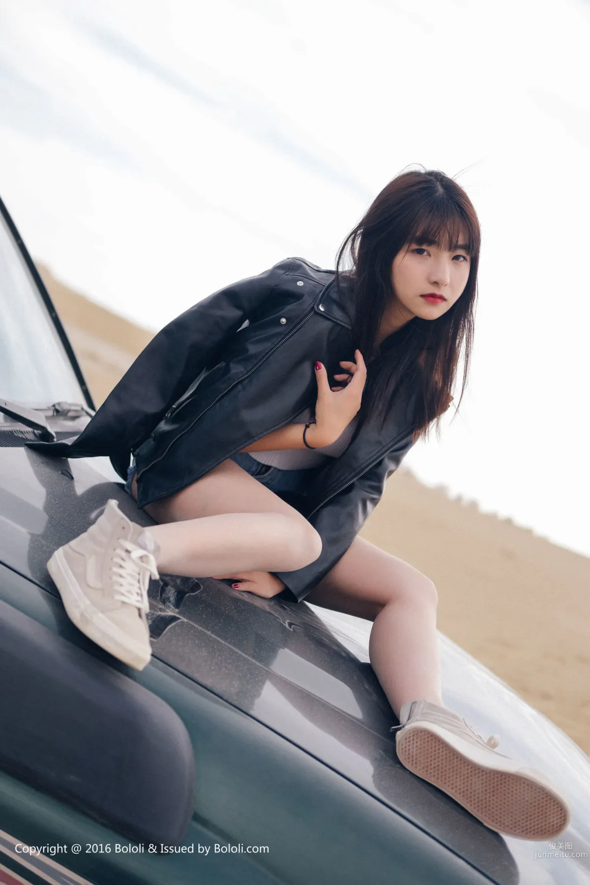 周聞/球球《沙漠機車女》 [Kimoe激萌文化] KIM010 寫真集 6