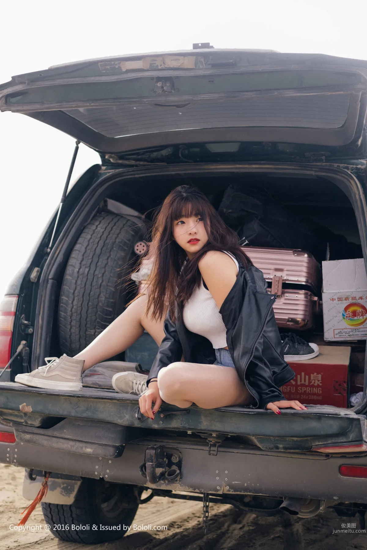 周聞/球球《沙漠機車女》 [Kimoe激萌文化] KIM010 寫真集 5