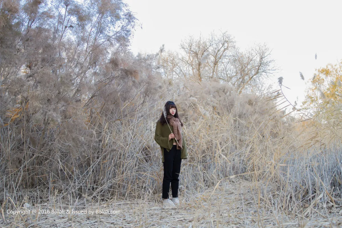 Zhou Wen/Qiu Qiu, Wearing a Sweater, Transforming into a Cutie, Desert Journey [Jimeng Culture] KIM014 Photo Set photo 2