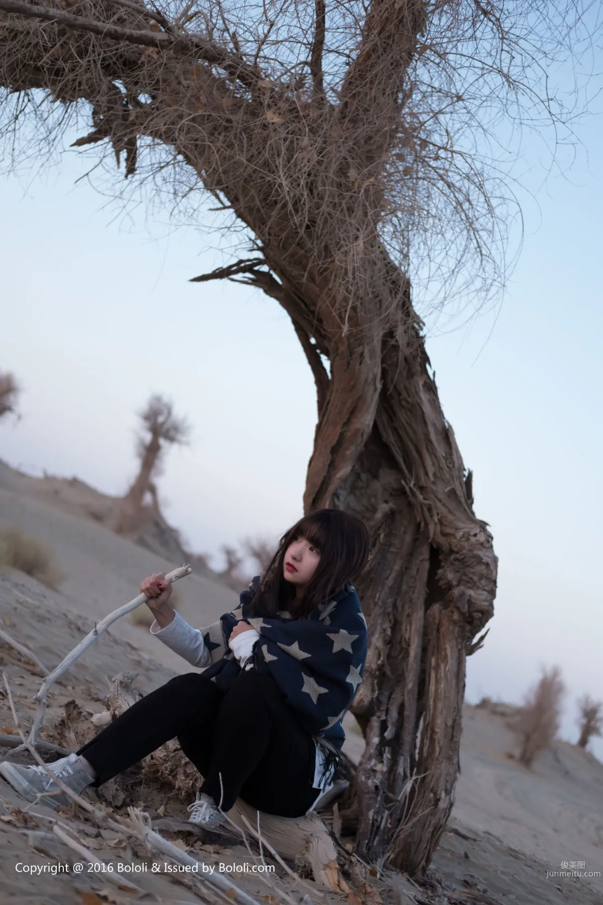 Zhou Wen/Qiu Qiu, Wearing a Sweater, Transforming into a Cutie, Desert Journey [Jimeng Culture] KIM014 Photo Set photo 5