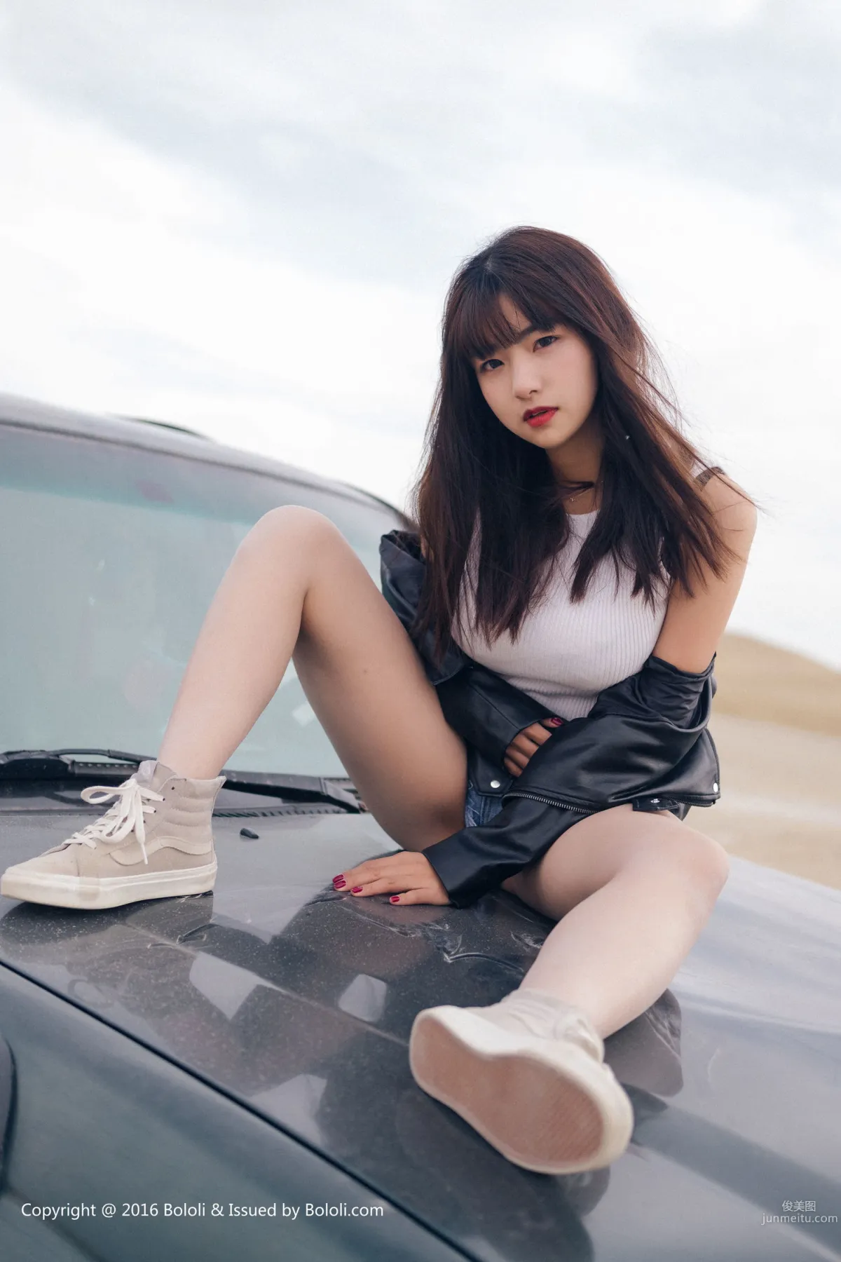 周聞/球球《沙漠機車女》 [Kimoe激萌文化] KIM010 寫真集 8