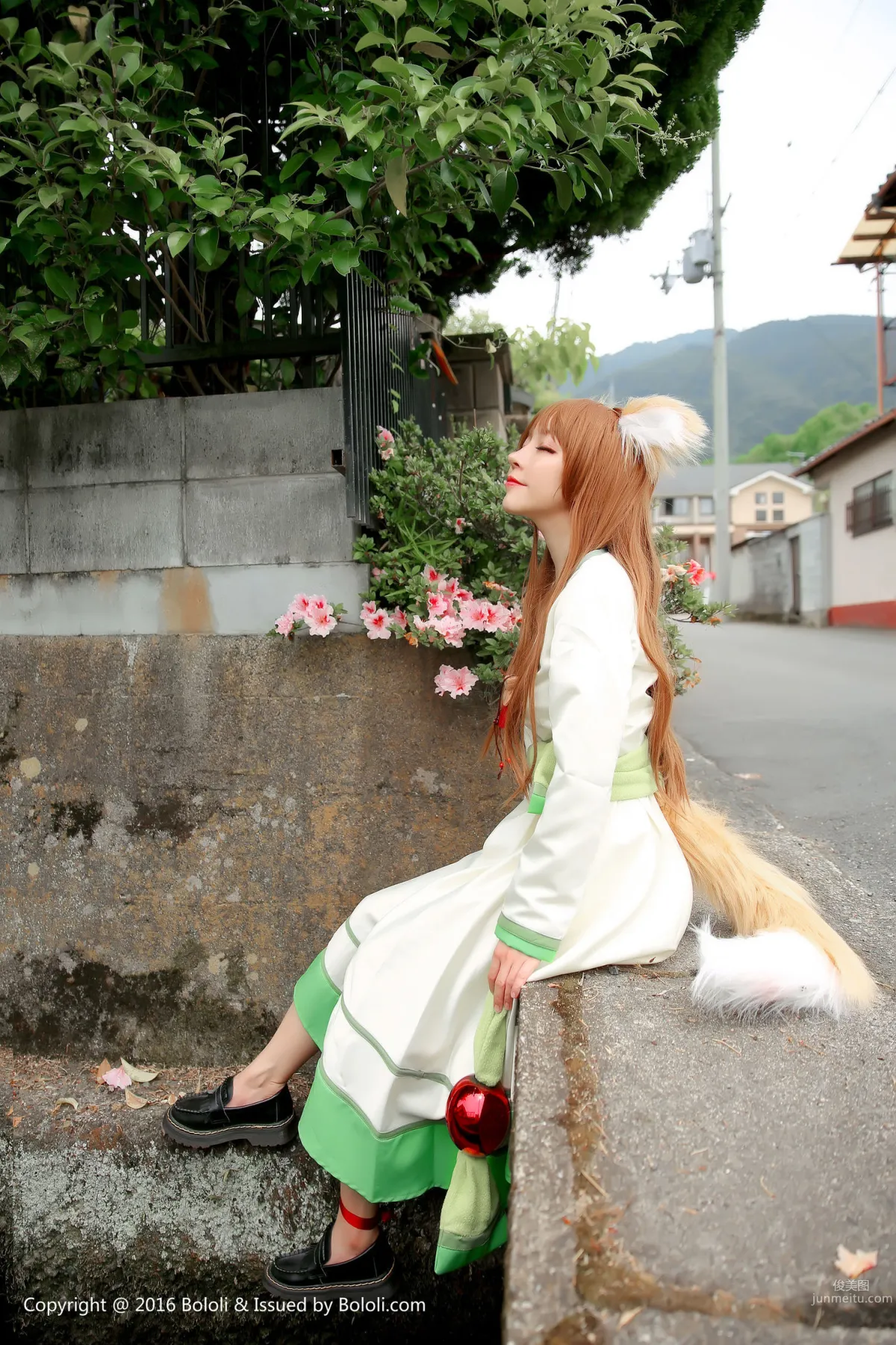 Wang Yuchun, The Wise Wolf Who Controls the Harvest: Holo [Bololi] BOL.091 Photo Set photo 5