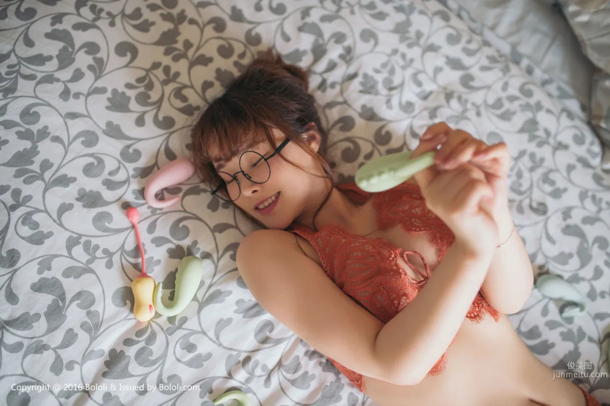 柳侑绮《情趣小怪獸》 [Bololi波蘿社] BOL.083 寫真集 2