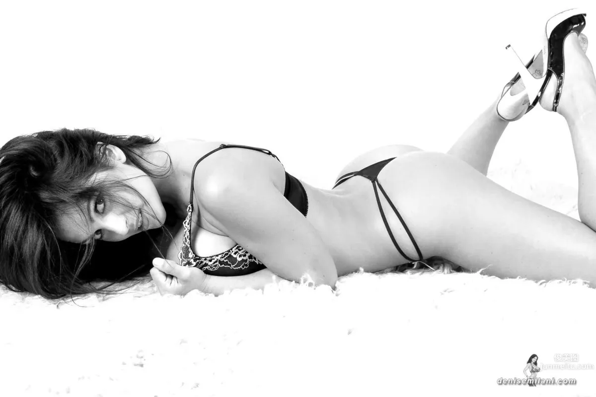 Denise Milani: Web Idols photo 19