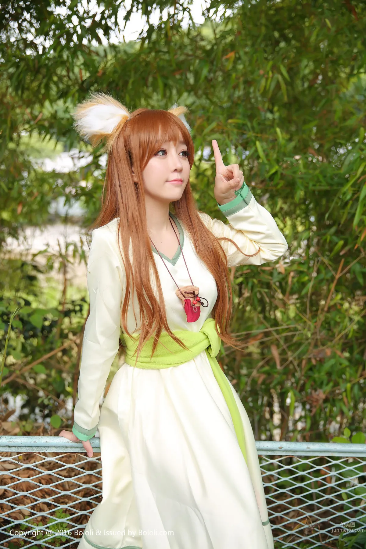 Wang Yuchun, The Wise Wolf Who Controls the Harvest: Holo [Bololi] BOL.091 Photo Set photo 4